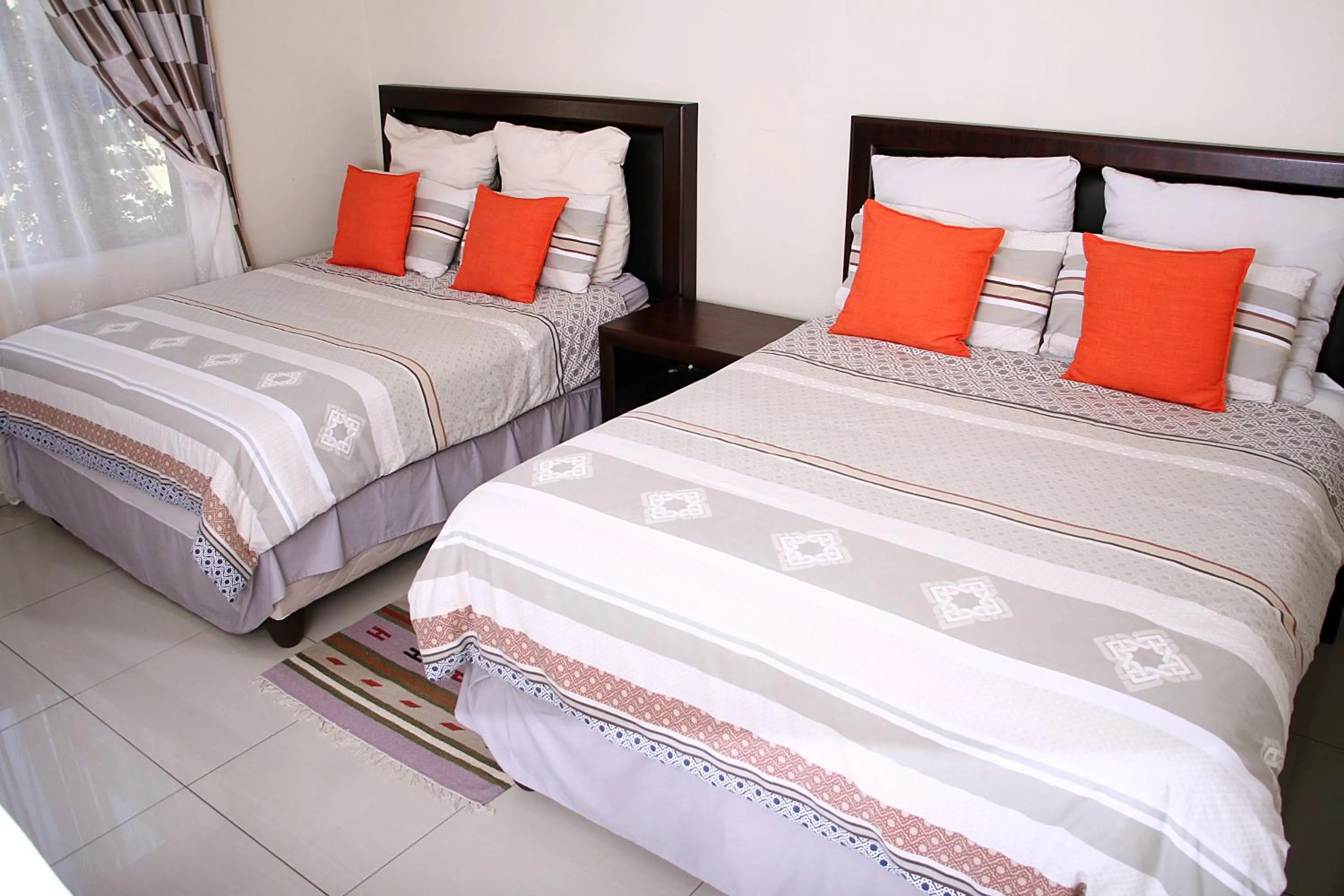 Coffee/tea facilities, Bed in Black Horses Lodge & Conferencing