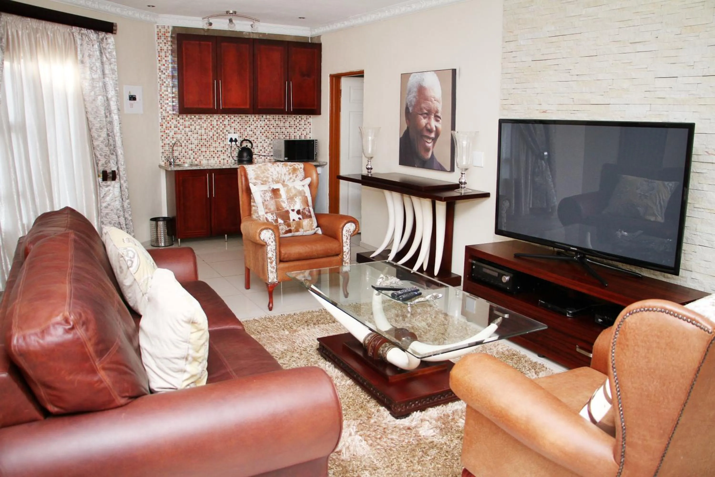 TV and multimedia in Black Horses Lodge & Conferencing