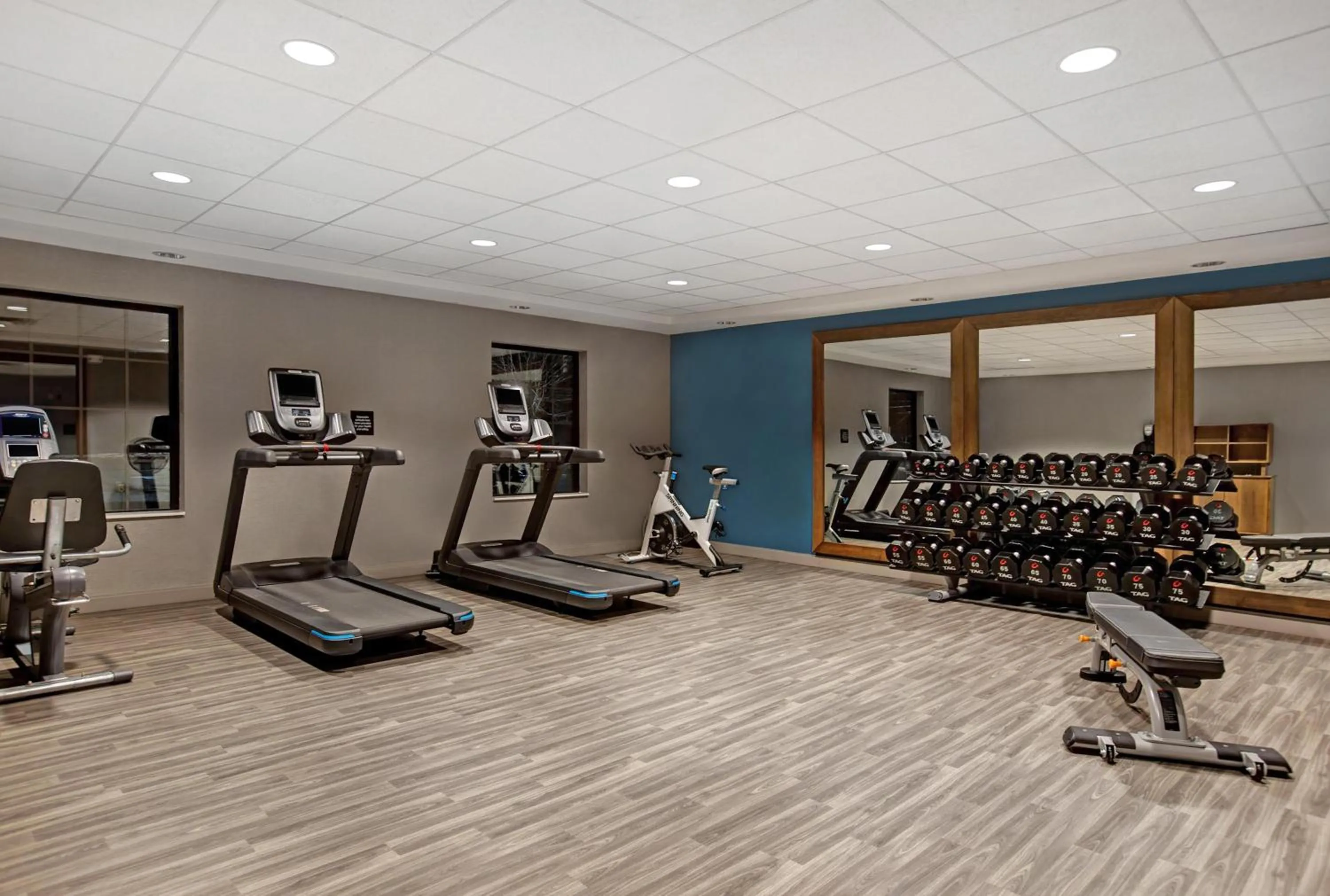 Fitness centre/facilities in Hampton Inn Westfield