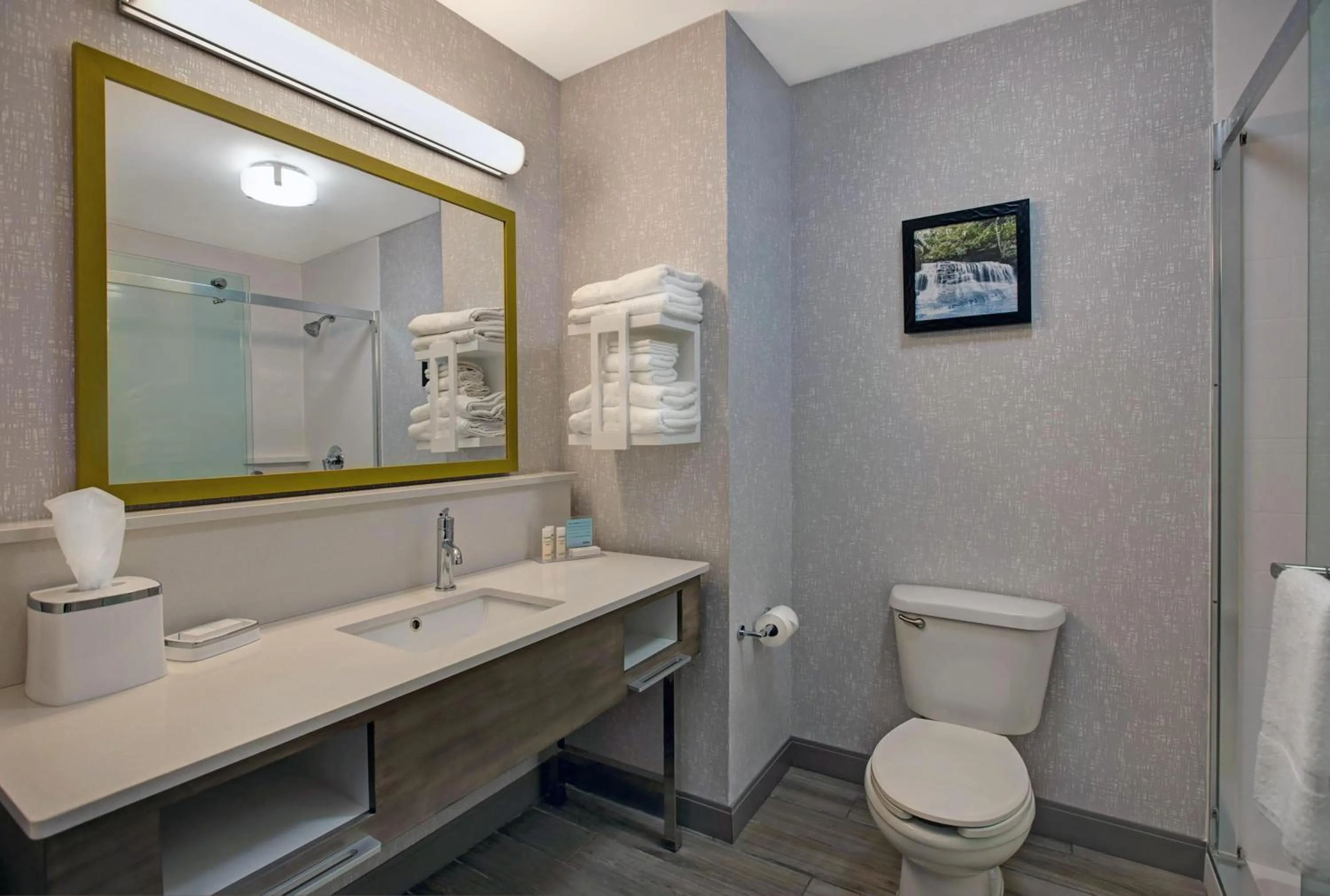 Bathroom in Hampton Inn Westfield