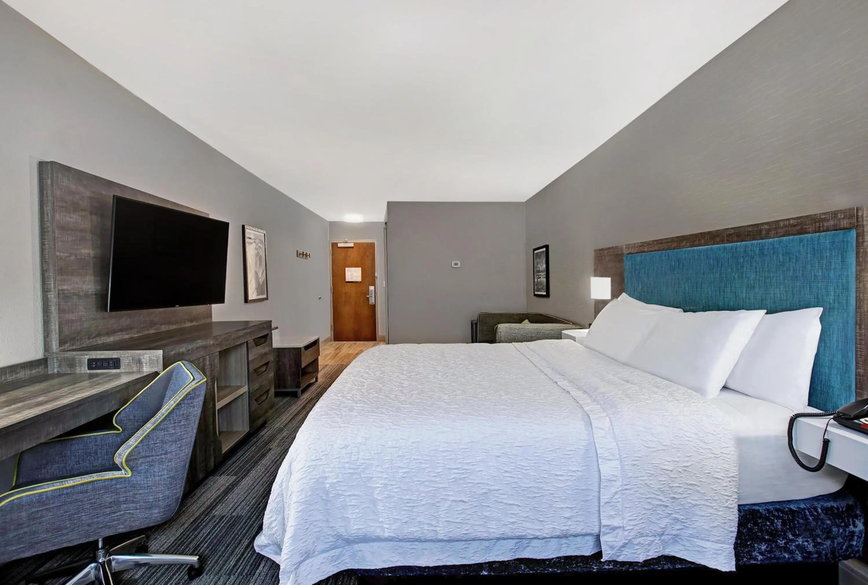 Bedroom, Bed in Hampton Inn Westfield