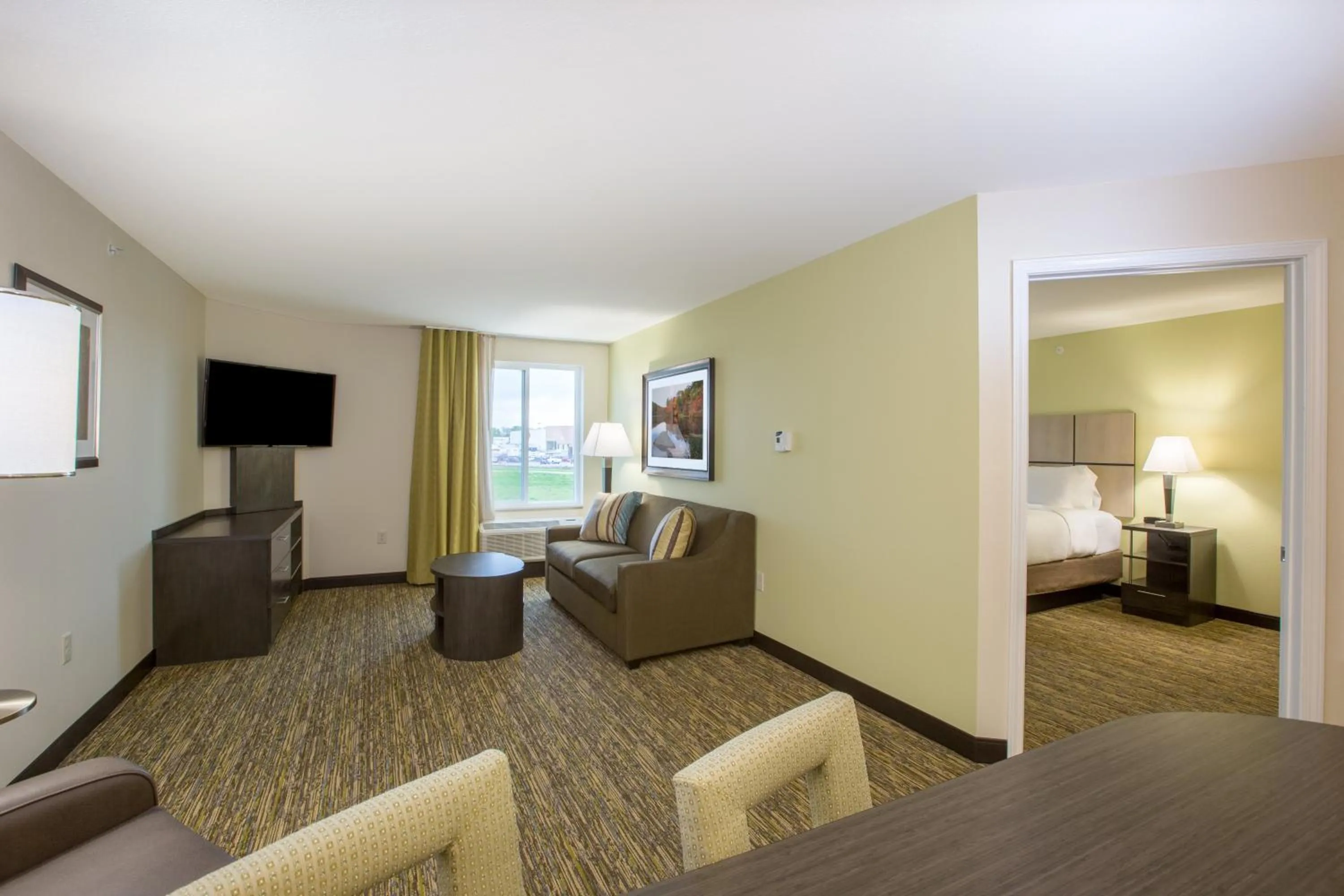 Photo of the whole room, Bed in Candlewood Suites Bellevue by IHG