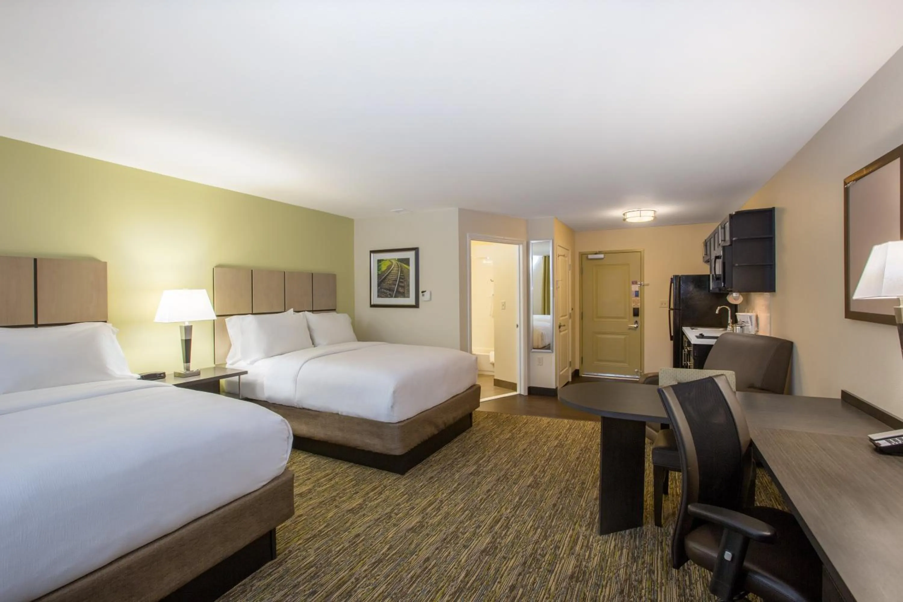 Photo of the whole room, Bed in Candlewood Suites Bellevue by IHG