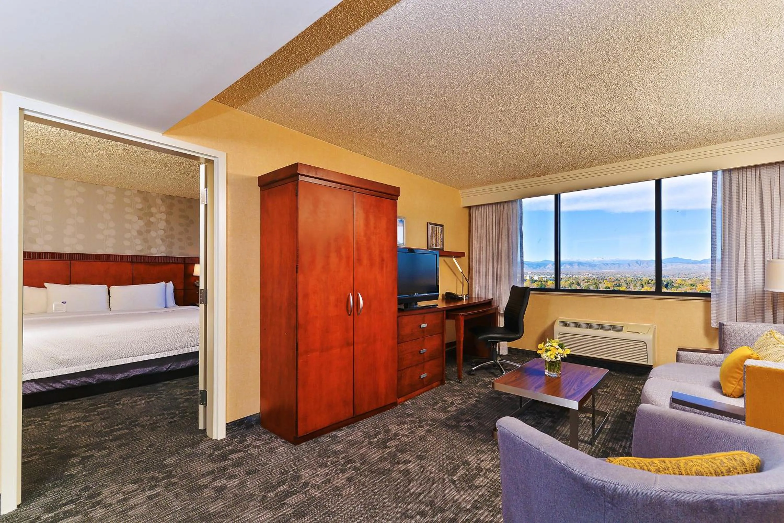 Photo of the whole room, Bed in Courtyard by Marriott Denver Cherry Creek
