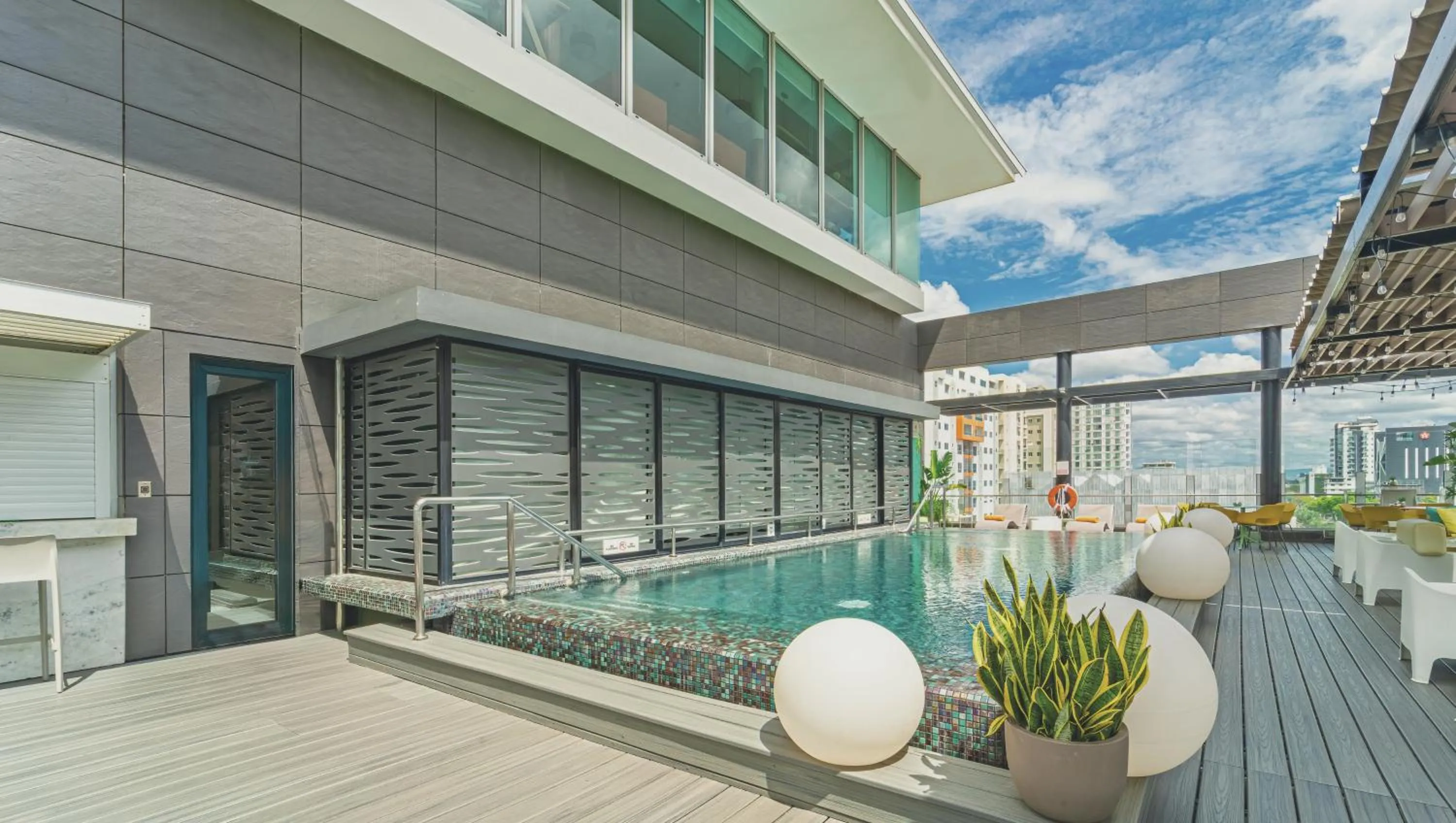 Swimming pool in Holiday Inn Santo Domingo by IHG