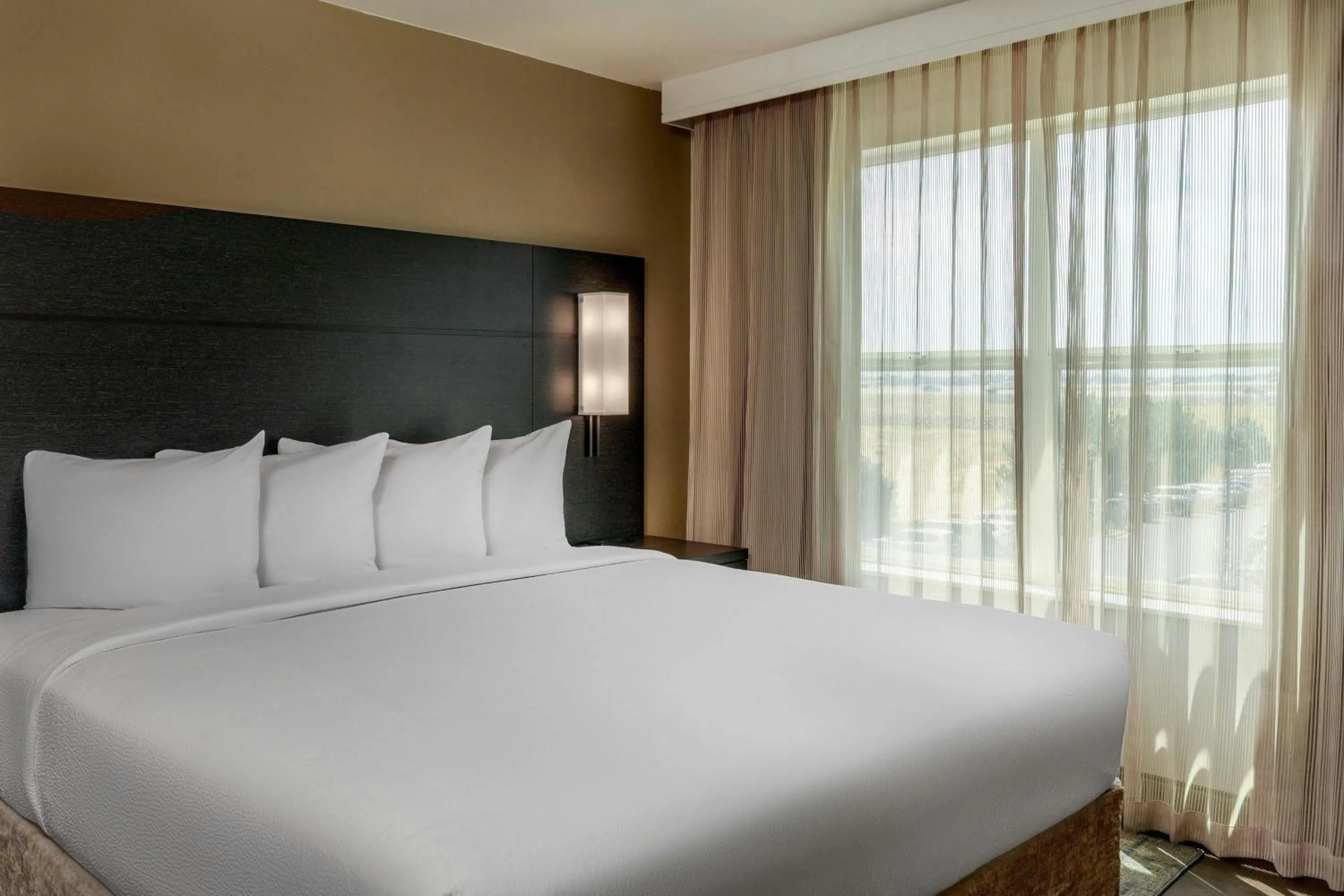Bedroom, Bed in Residence Inn by Marriott Denver Airport at Gateway Park