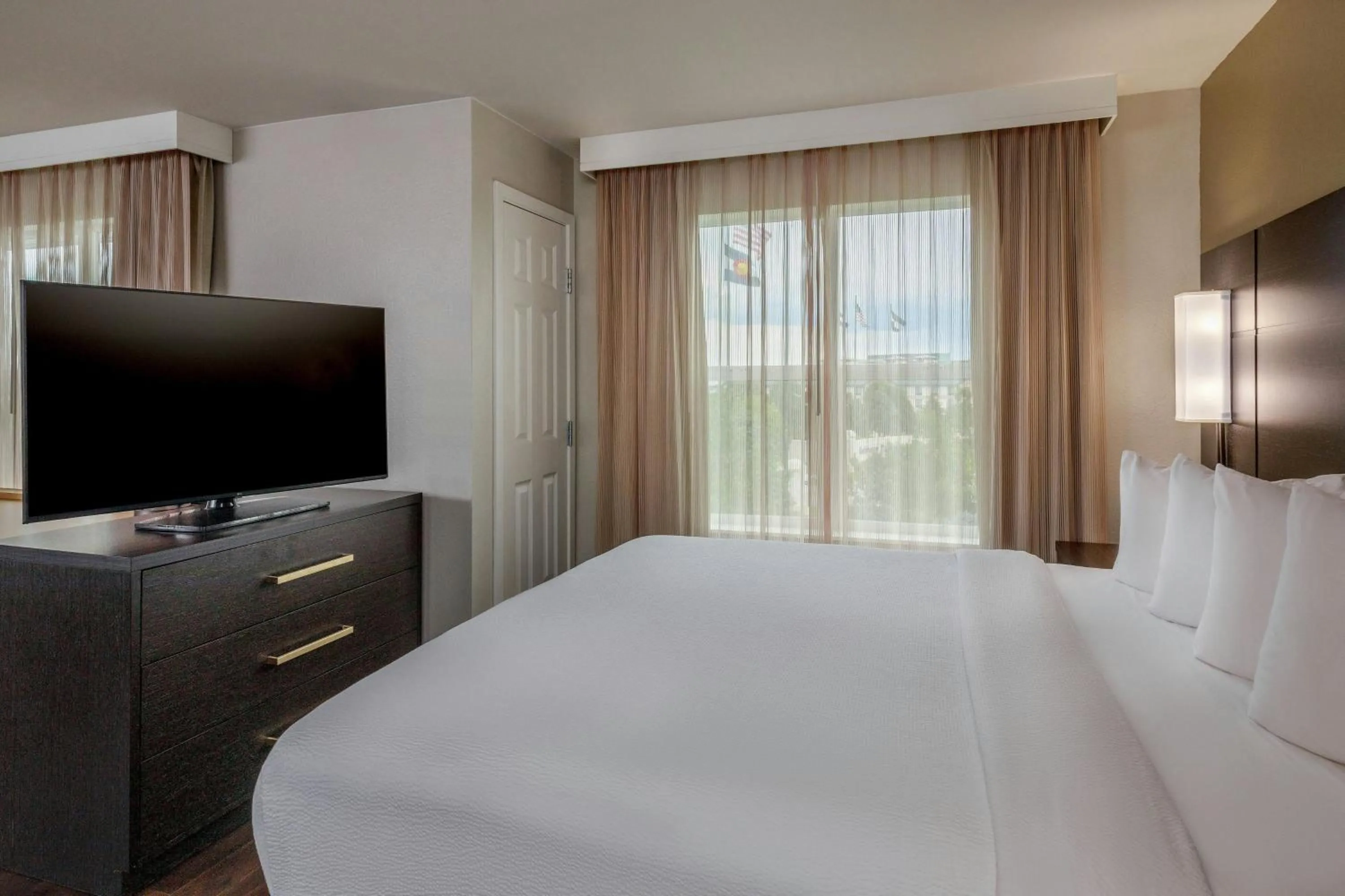 Bedroom, Bed in Residence Inn by Marriott Denver Airport at Gateway Park