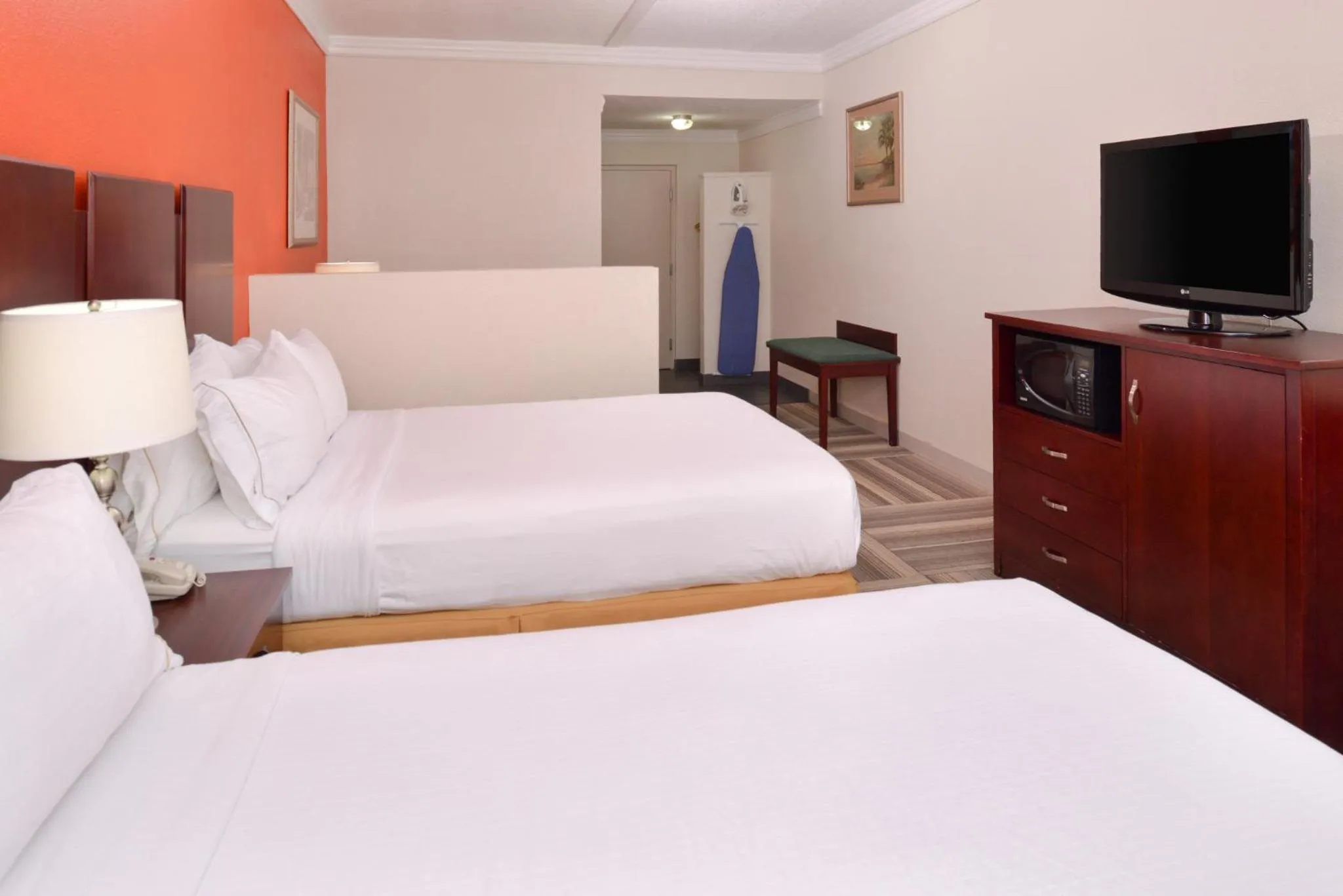 Photo of the whole room, Bed in Holiday Inn Express & Suites Florida City-Gateway To Keys by IHG