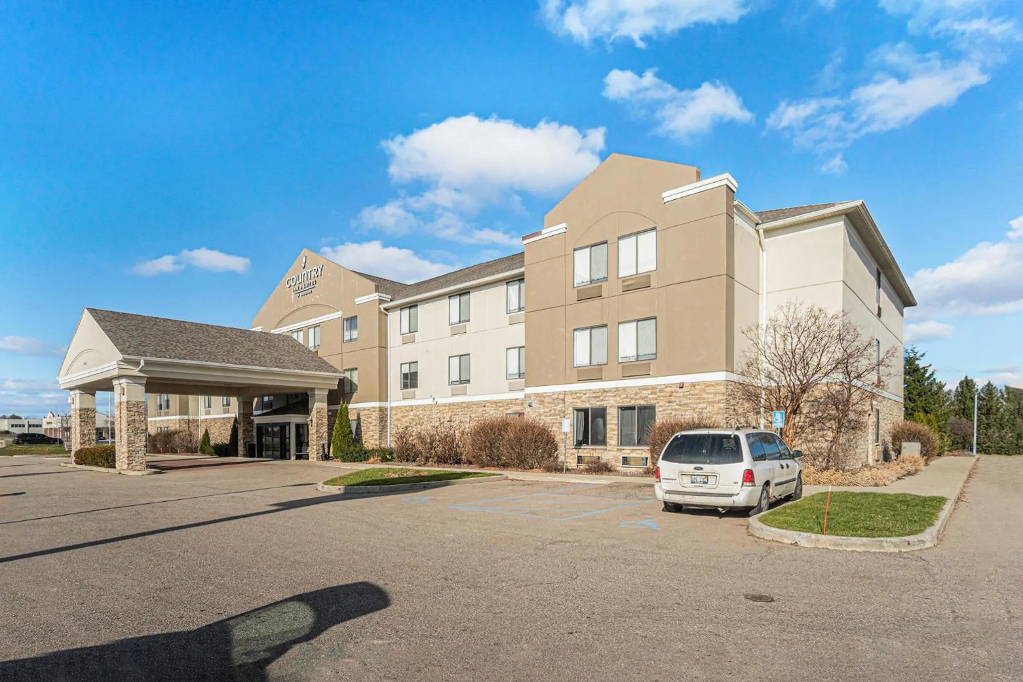 Property building in Country Inn & Suites by Radisson, South Haven, MI