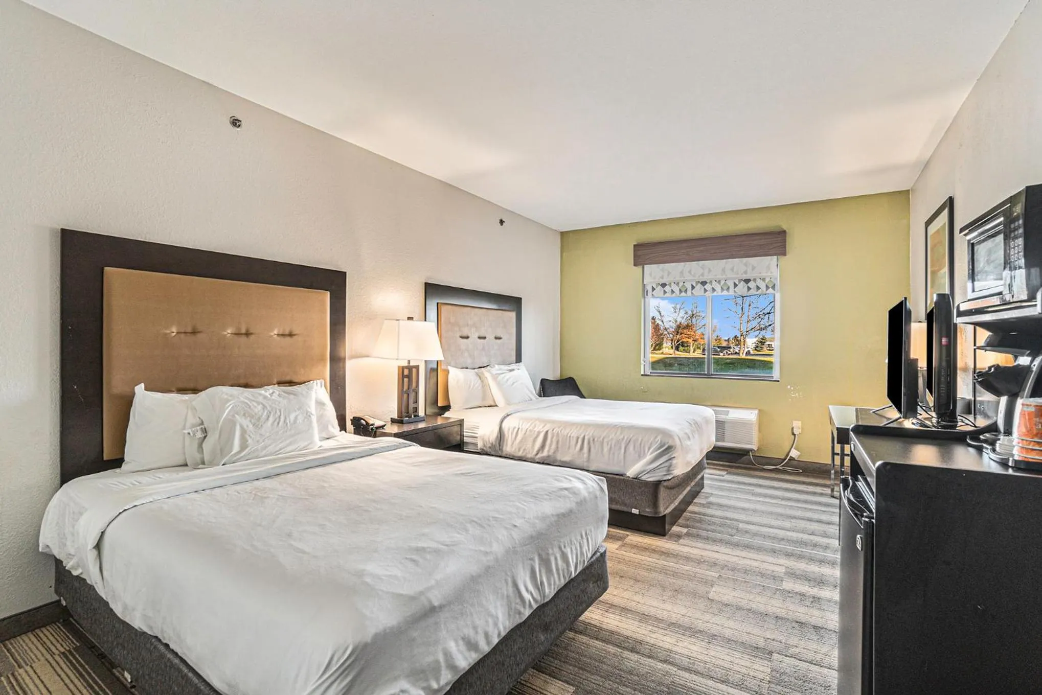 Bedroom, Bed in Country Inn & Suites by Radisson, South Haven, MI