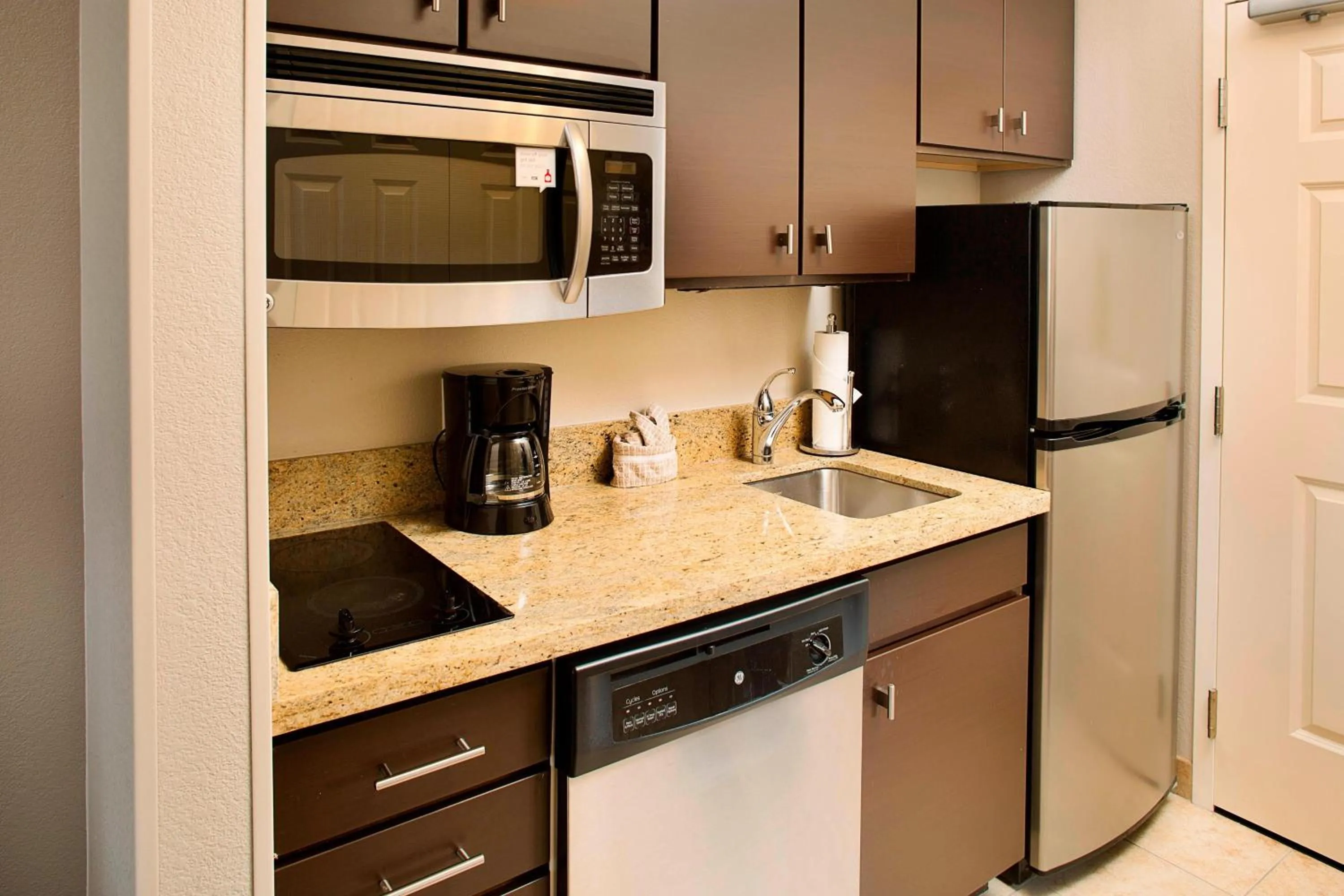 Kitchen or kitchenette in TownePlace Suites by Marriott Phoenix Goodyear