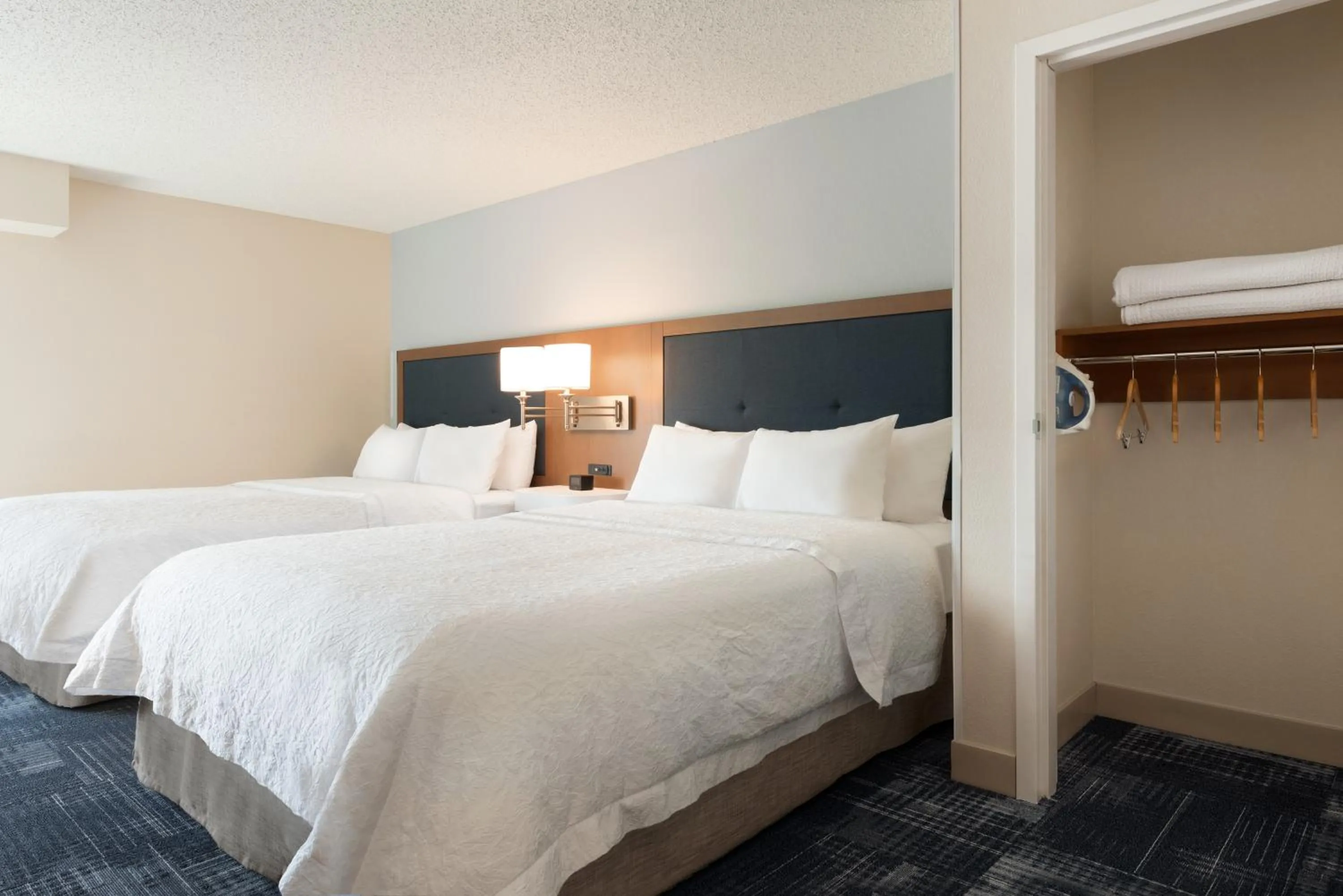 Bed in Hampton Inn Wausau