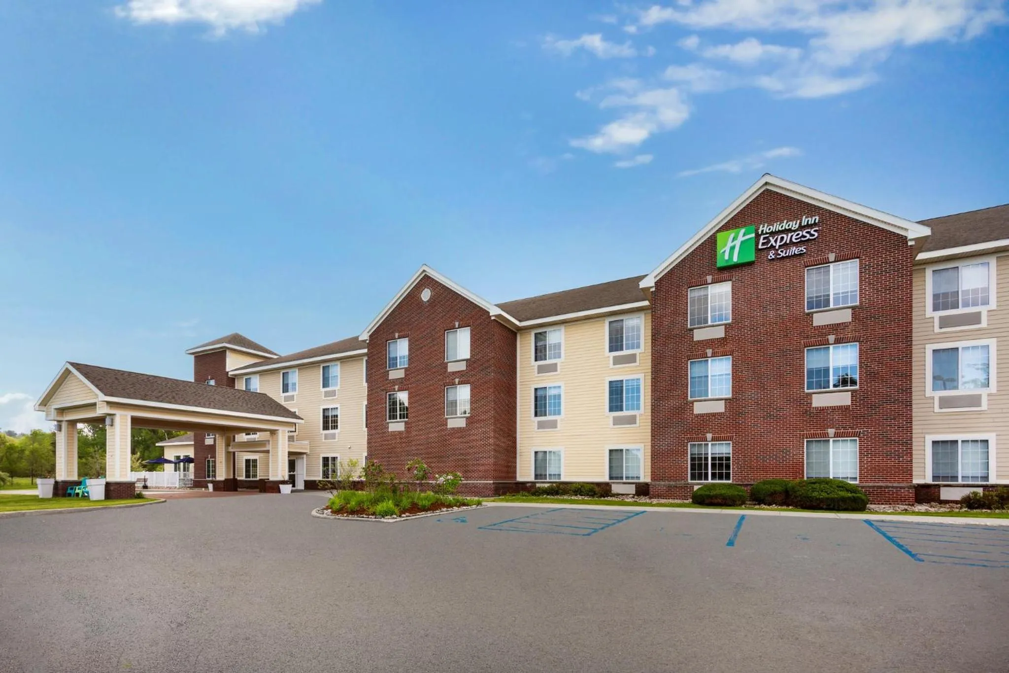 Property building in Holiday Inn Express Hotel & Suites Acme-Traverse City by IHG