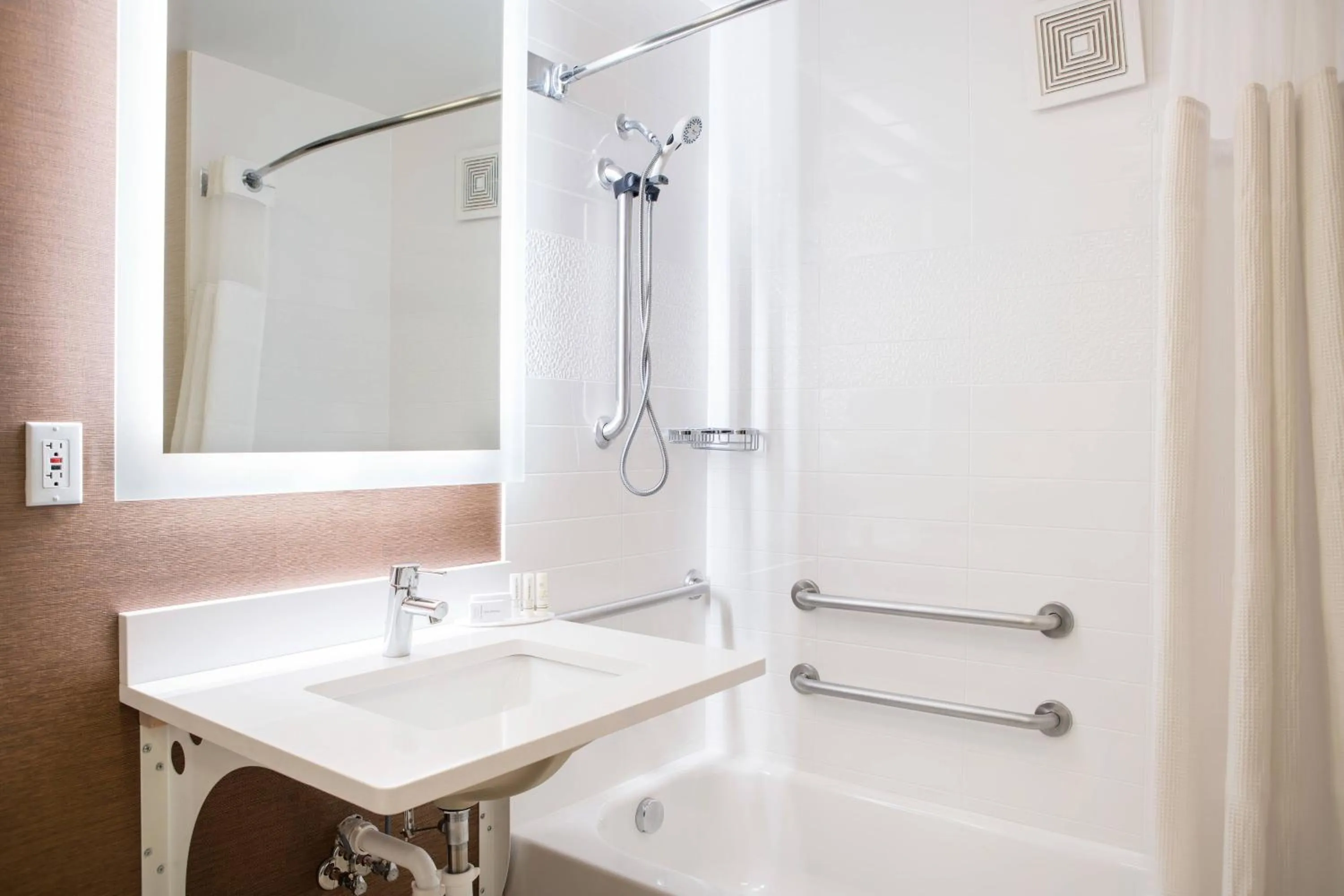 Bathroom in Fairfield Inn by Marriott Loveland Fort Collins