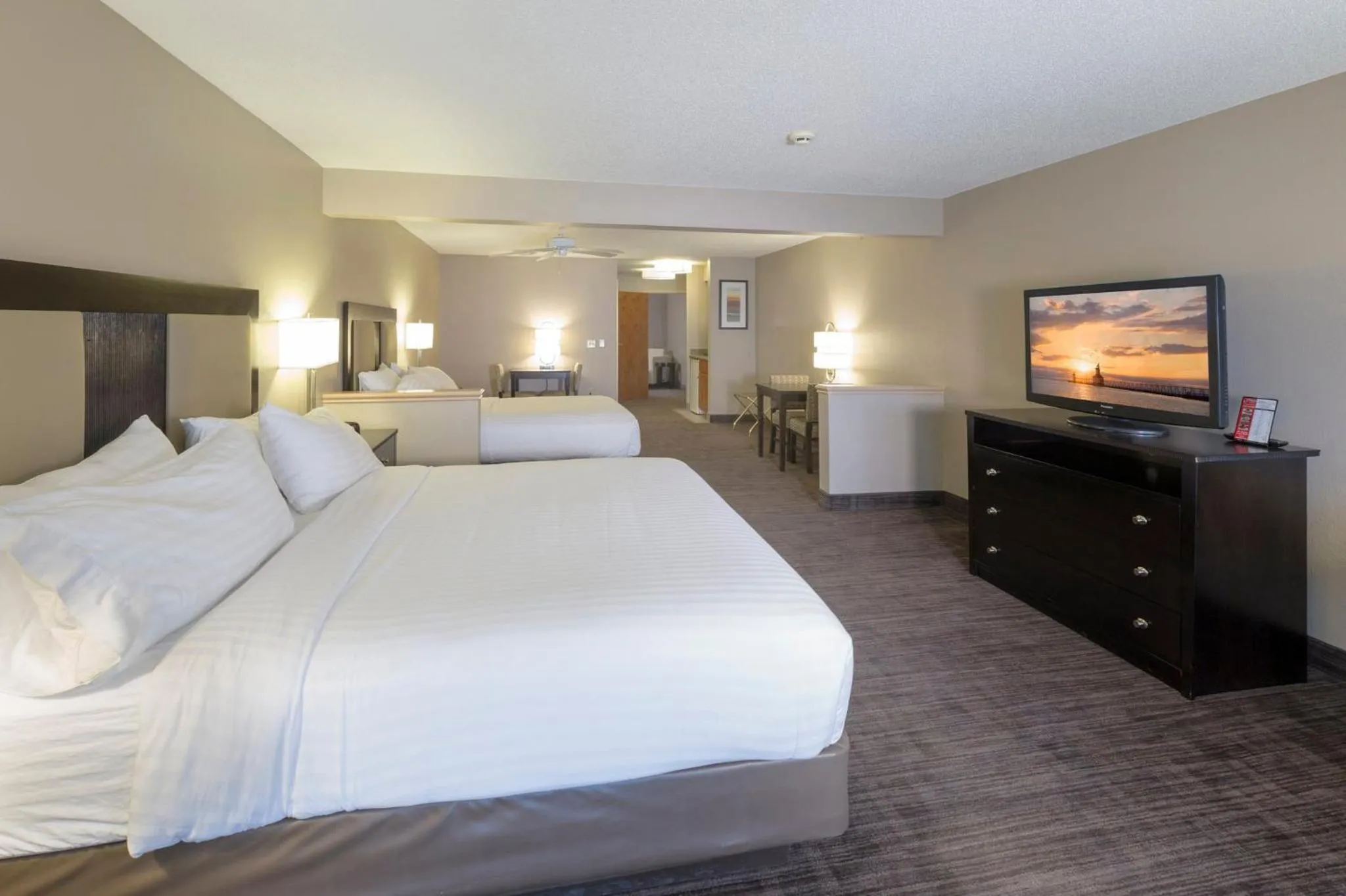 Photo of the whole room, Bed in Holiday Inn Express Hotel & Suites-Saint Joseph by IHG