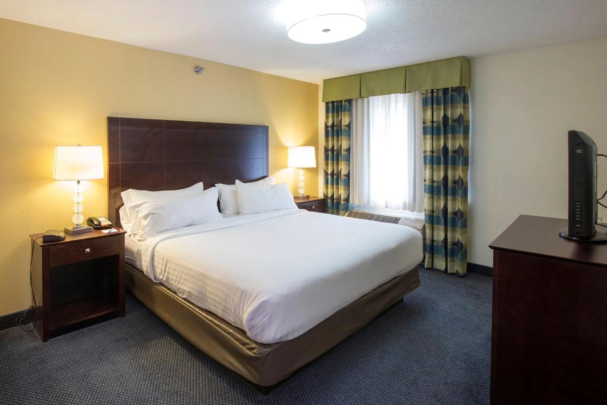 Photo of the whole room, Bed in Holiday Inn Express Hotel & Suites-Saint Joseph by IHG
