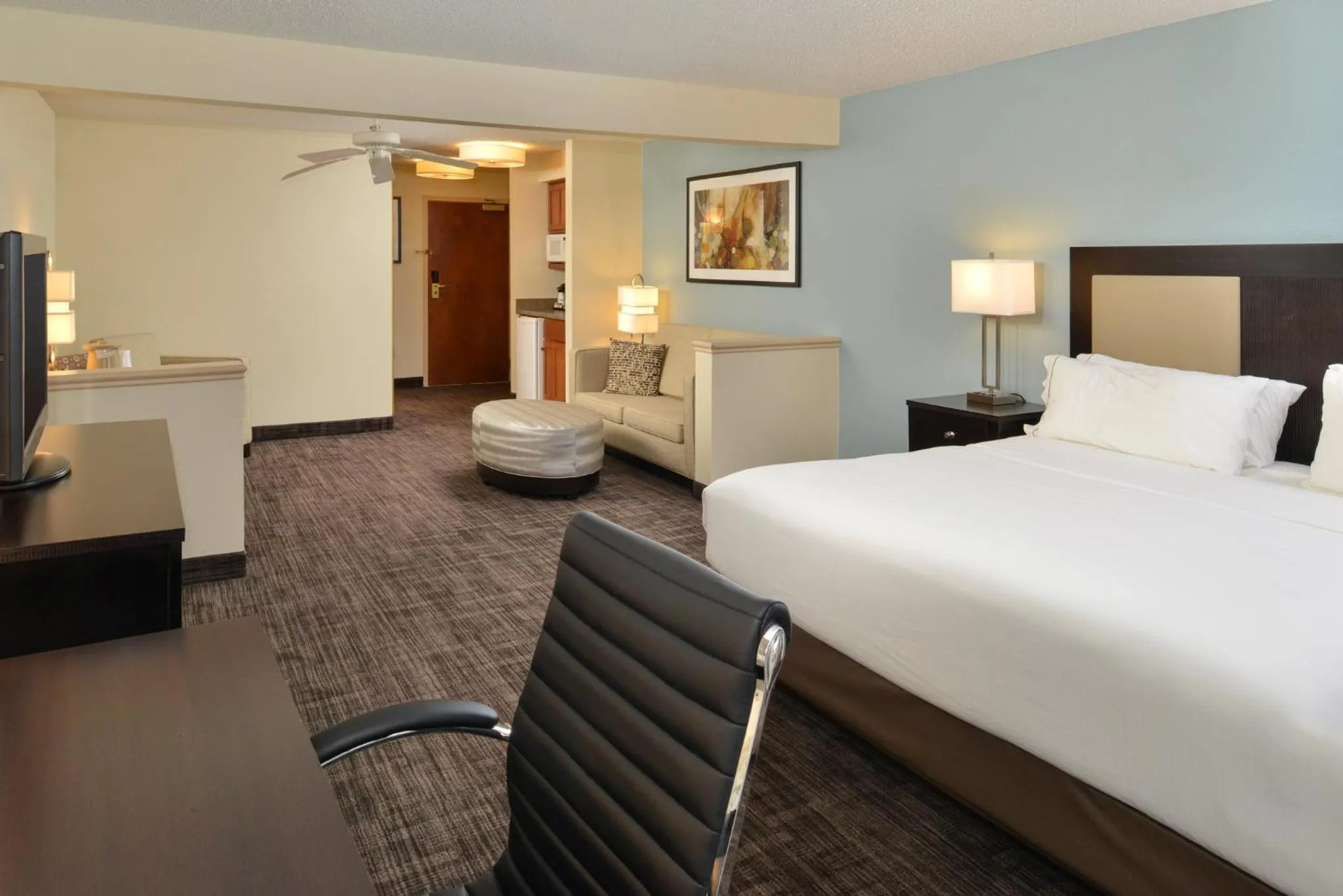 Photo of the whole room, Bed in Holiday Inn Express Hotel & Suites-Saint Joseph by IHG