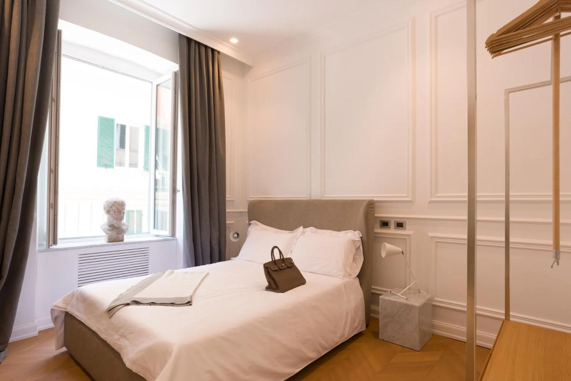 Day, Bed in Via Chiodo Luxury Rooms