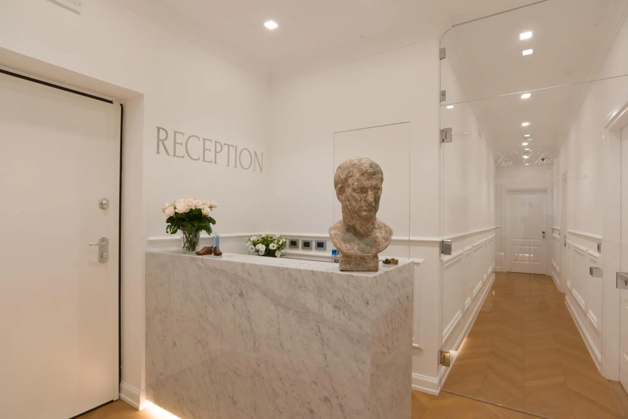 Entertainment in Via Chiodo Luxury Rooms