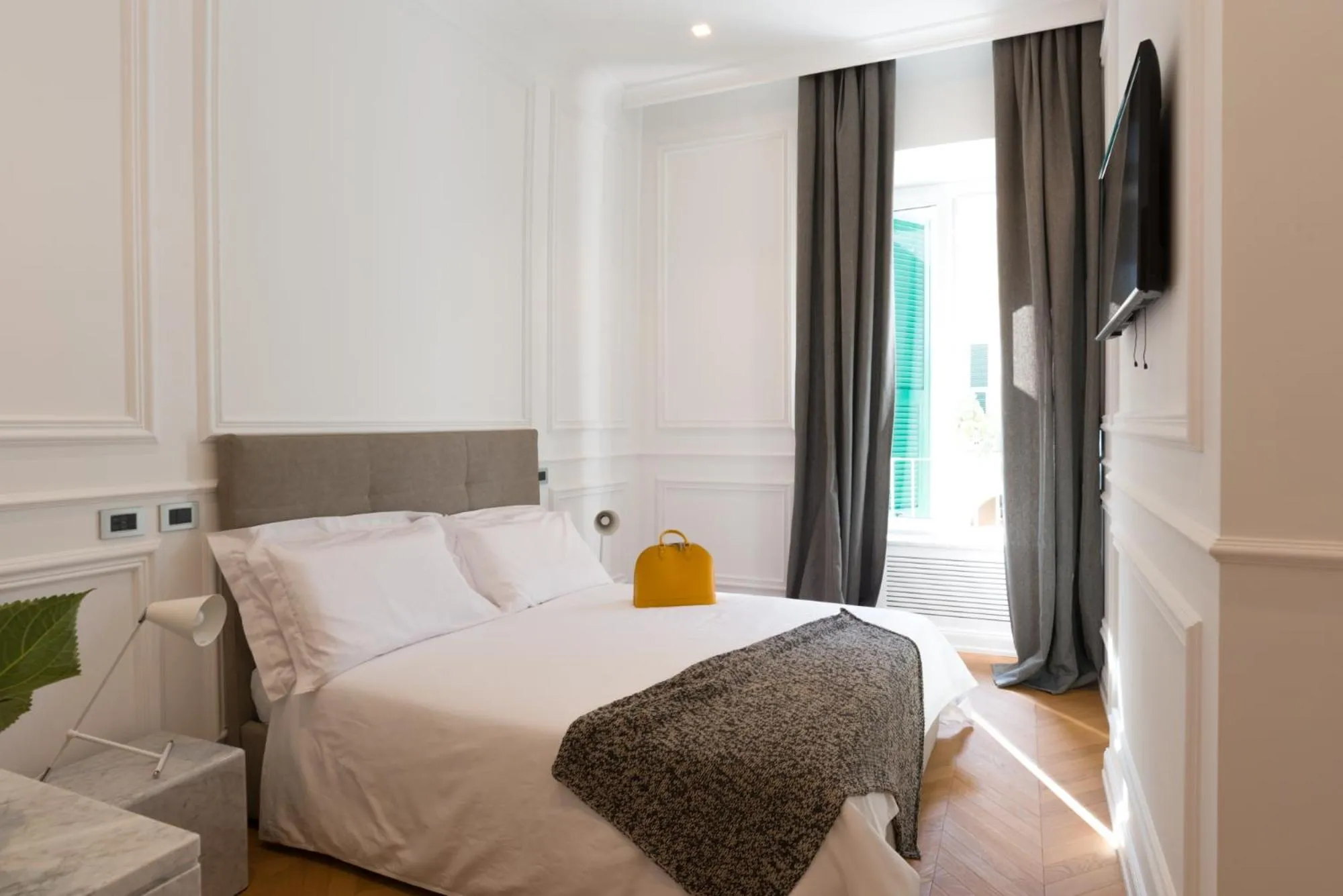 Day, Bed in Via Chiodo Luxury Rooms