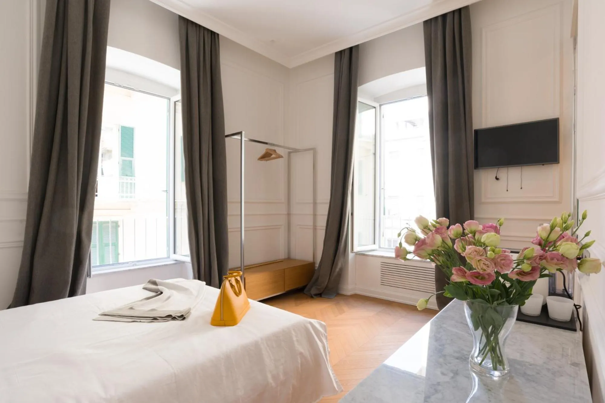 Day, Bed in Via Chiodo Luxury Rooms