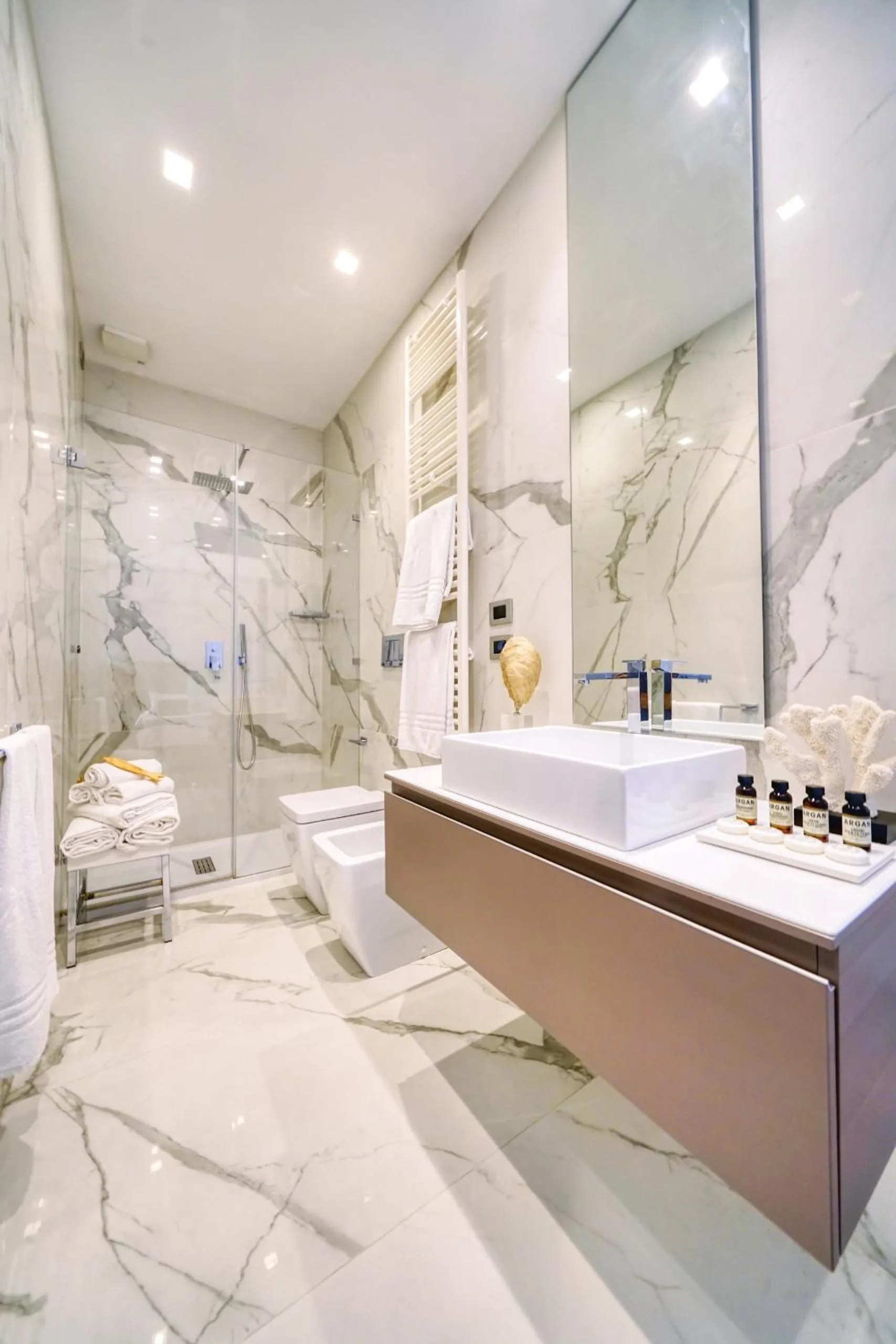 Shower in Via Chiodo Luxury Rooms