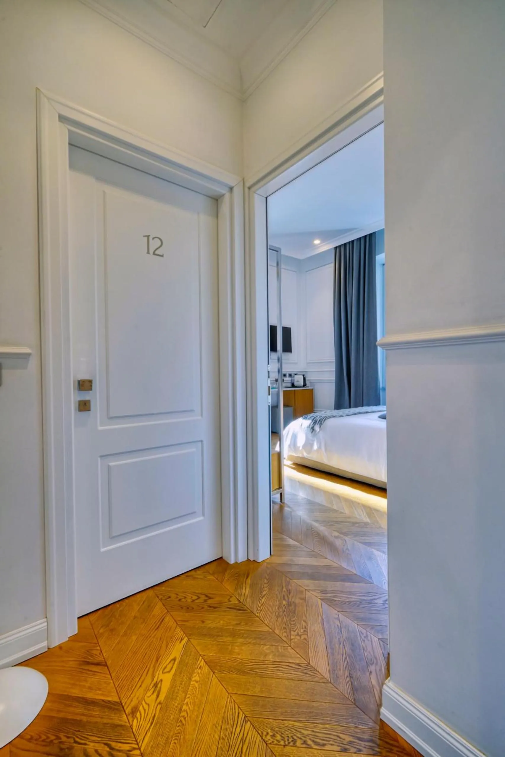 Shower, Bed in Via Chiodo Luxury Rooms