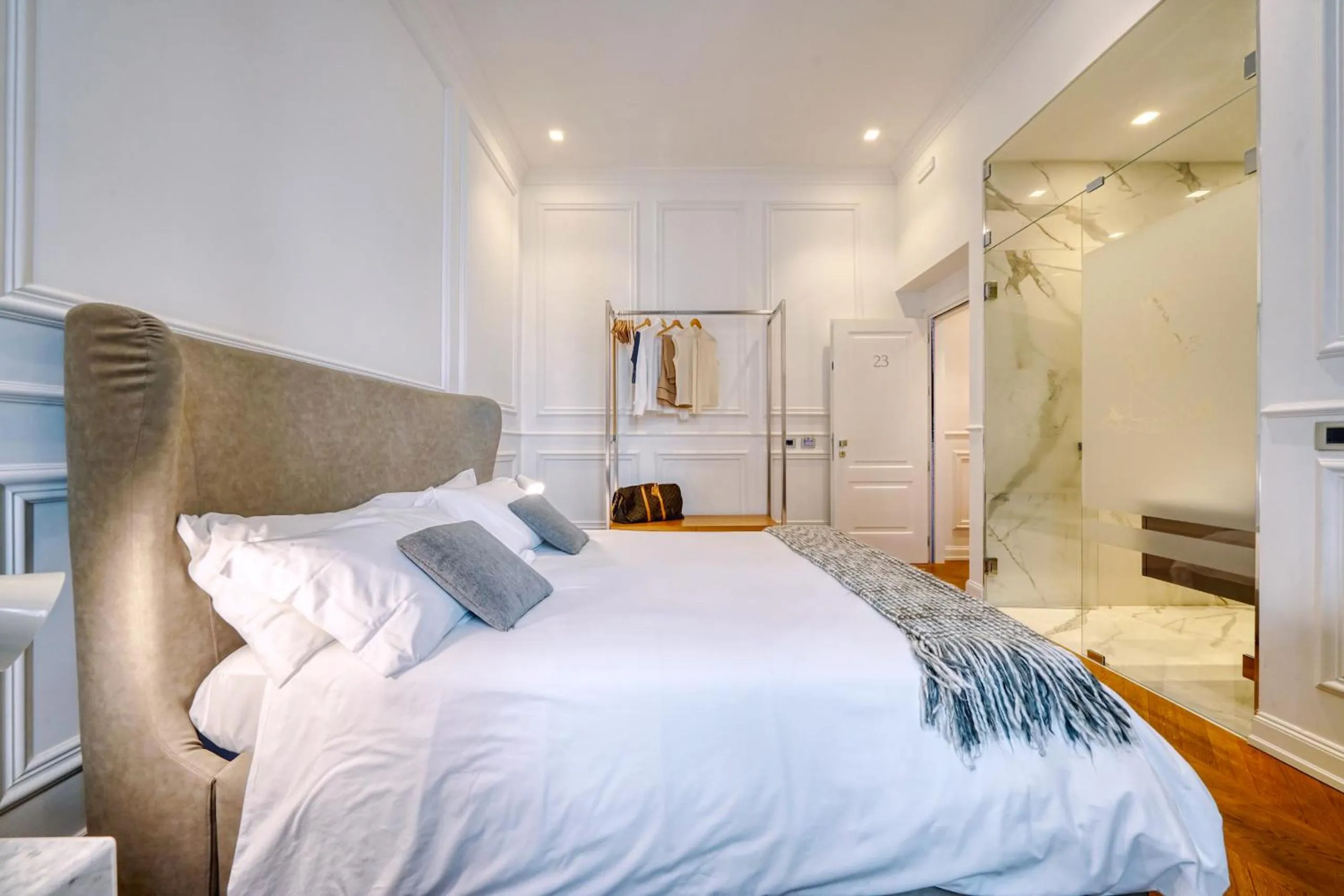 Bed in Via Chiodo Luxury Rooms