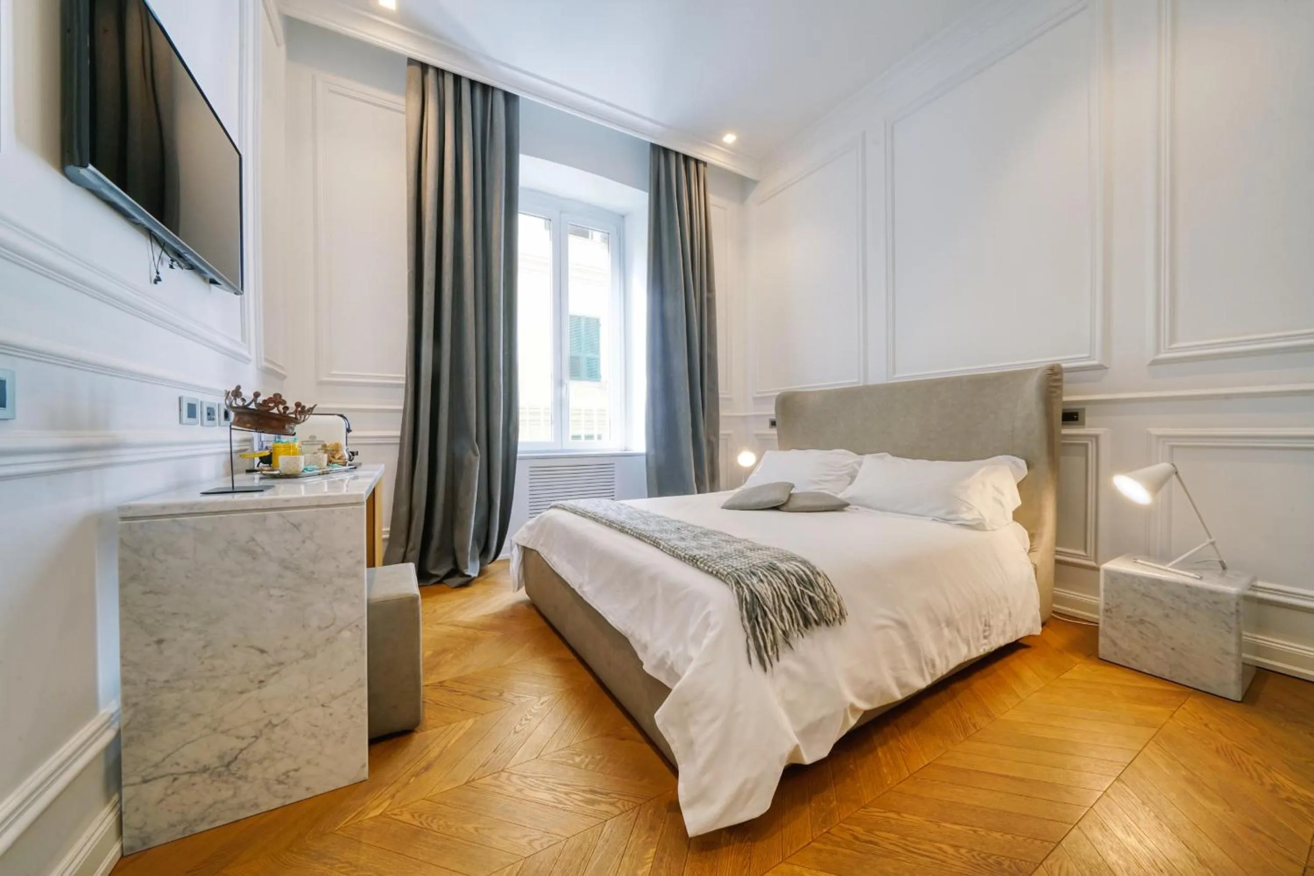 Shower, Bed in Via Chiodo Luxury Rooms