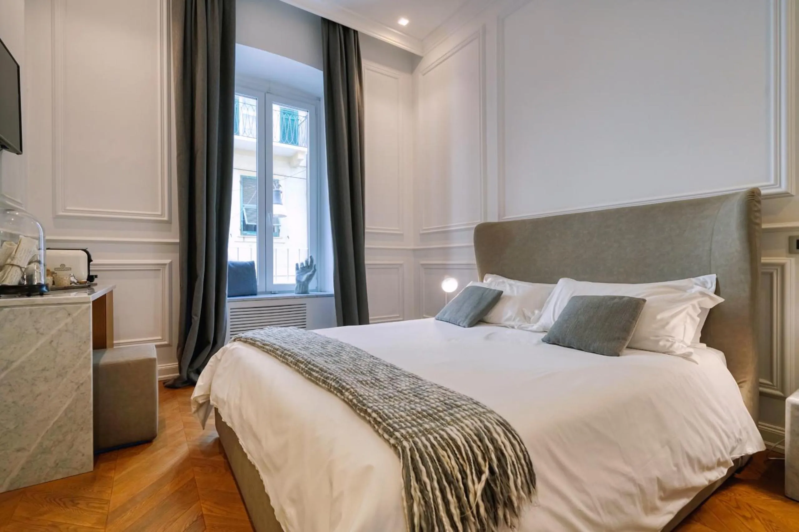 Bed in Via Chiodo Luxury Rooms