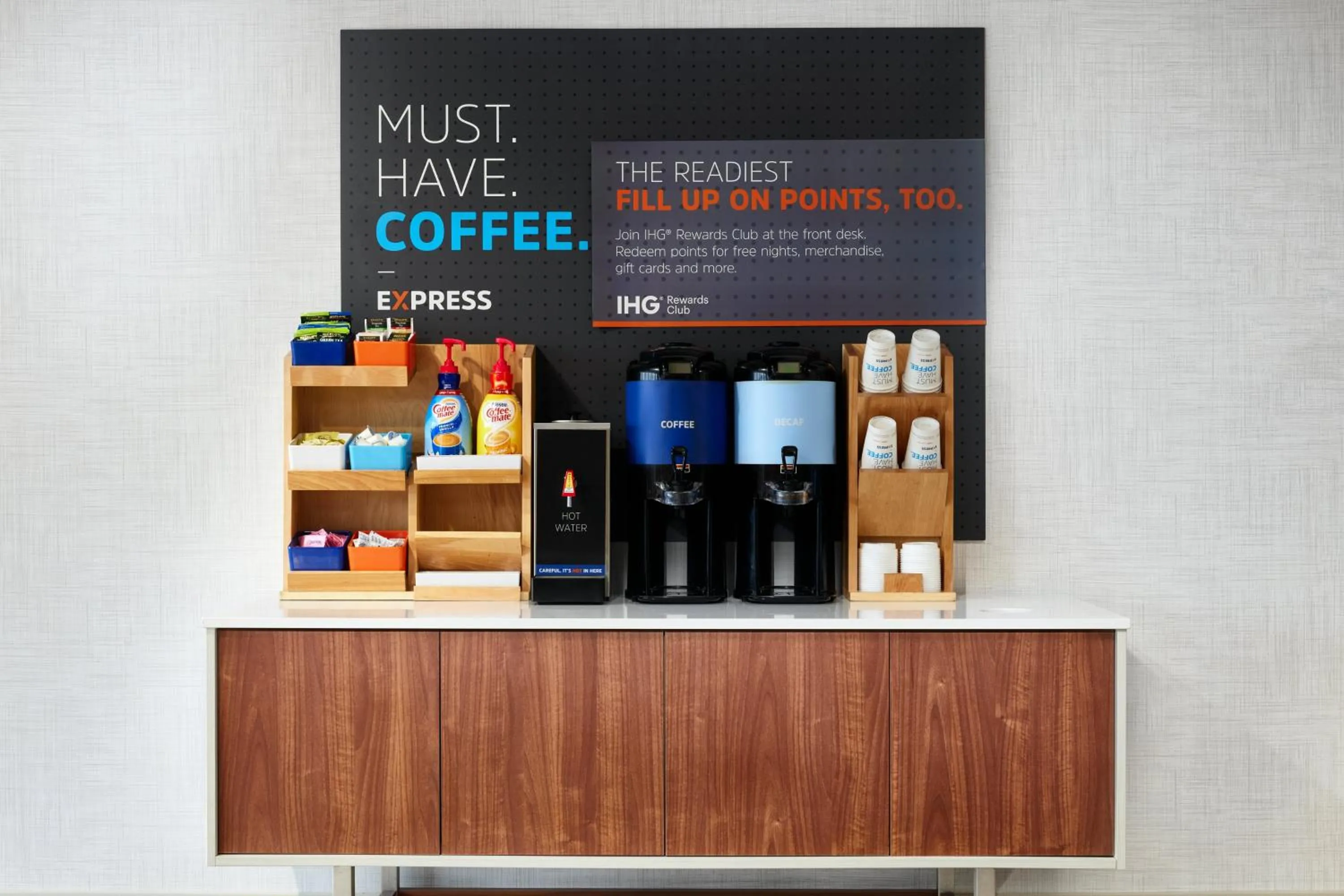 Lobby or reception in Holiday Inn Express Hotel & Suites Salem by IHG