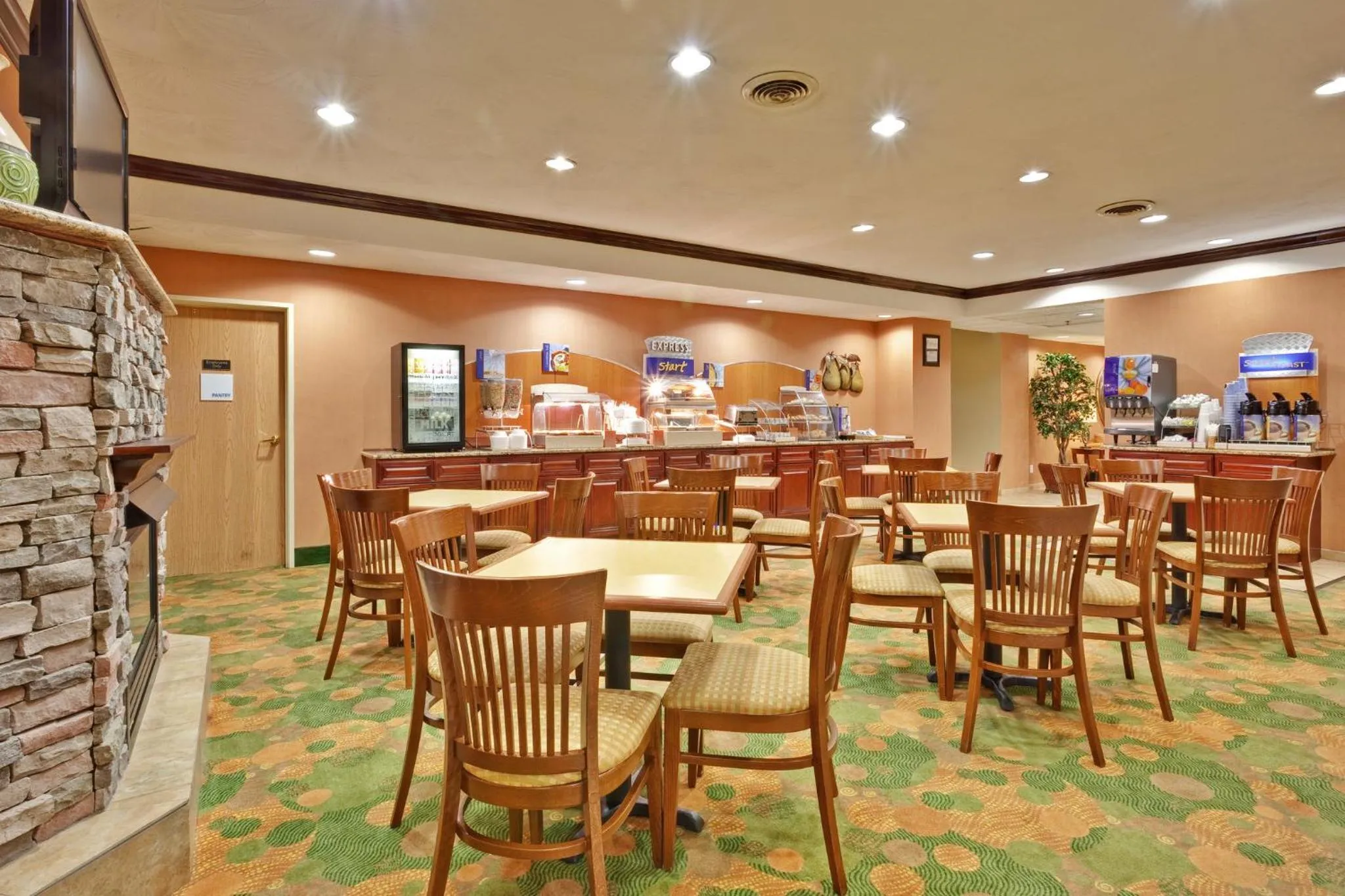 Breakfast in Holiday Inn Express Winfield - Teays Valley by IHG