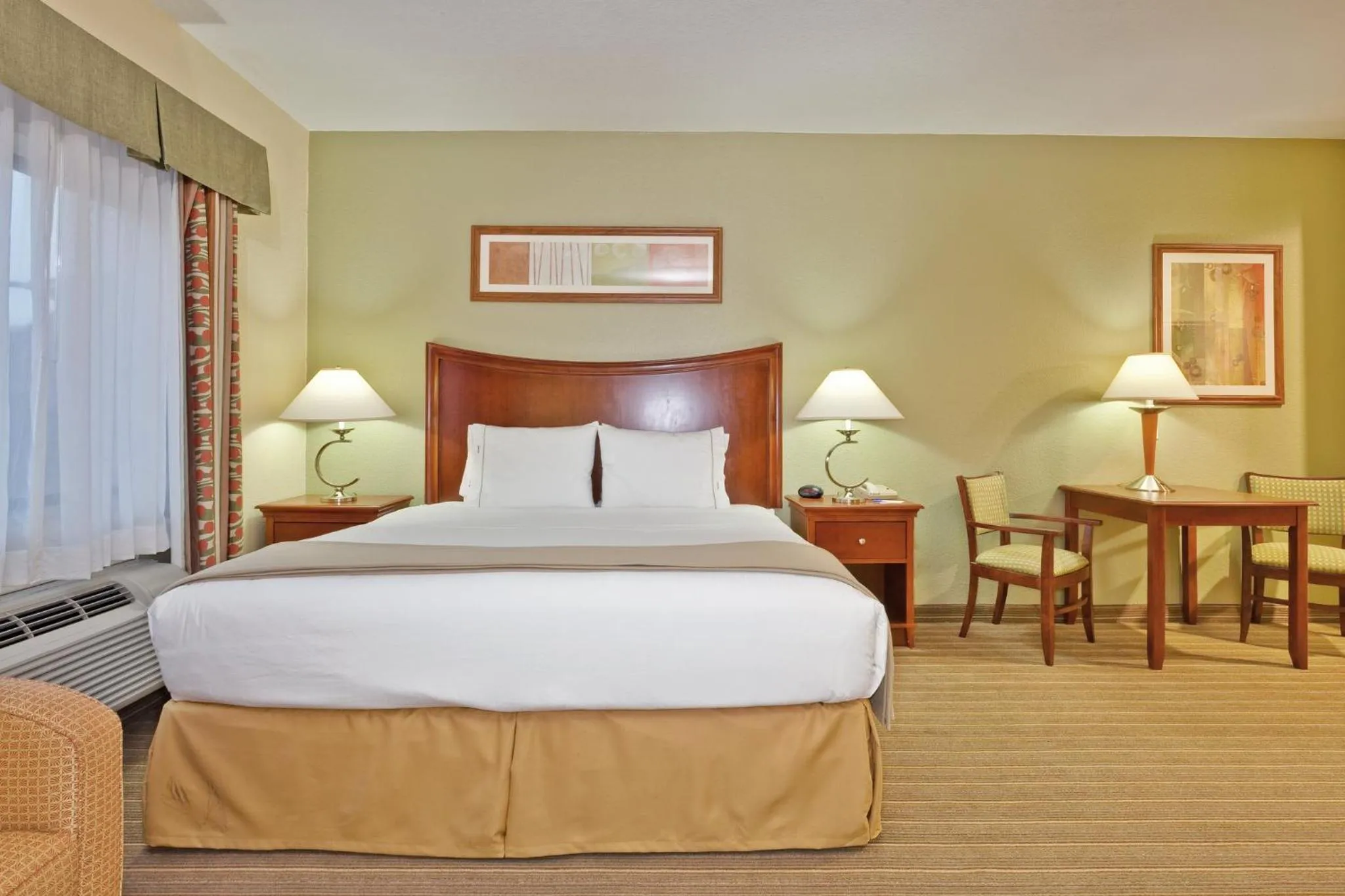 Photo of the whole room, Bed in Holiday Inn Express Winfield - Teays Valley by IHG