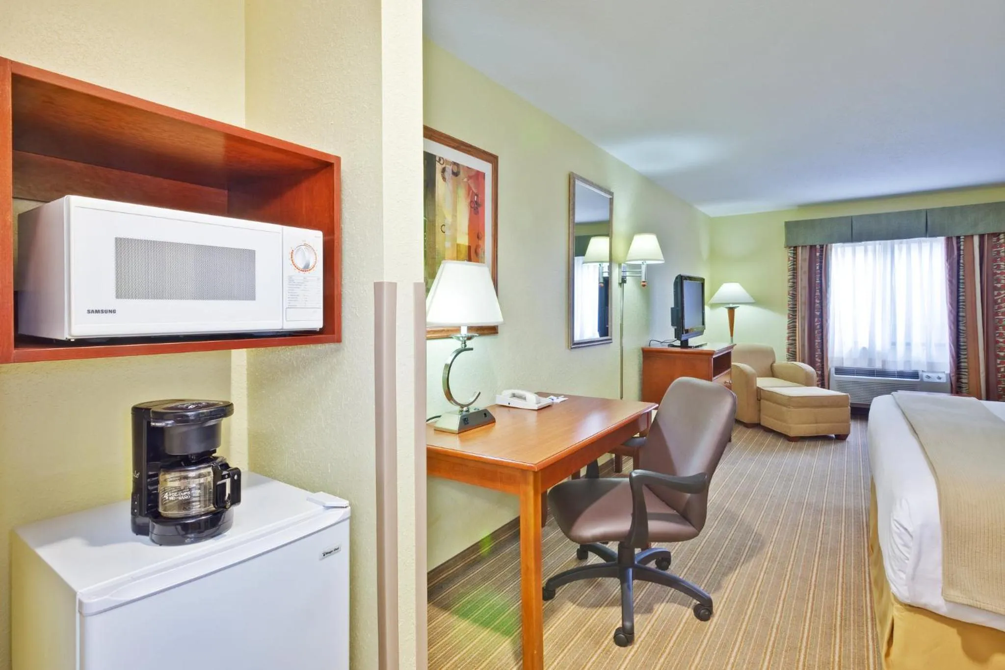 Photo of the whole room in Holiday Inn Express Winfield - Teays Valley by IHG