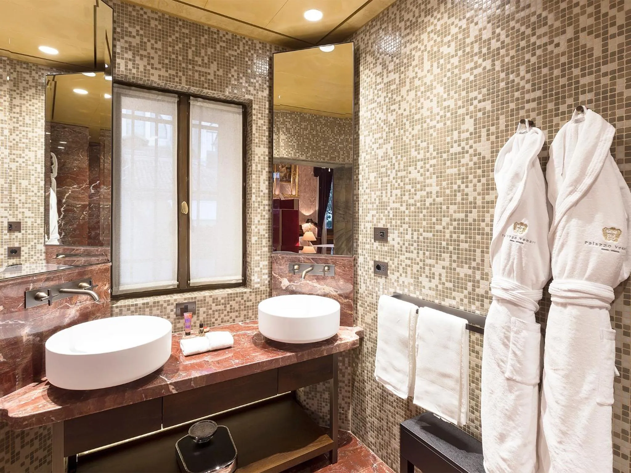 Shower in Palazzo Venart Luxury Hotel