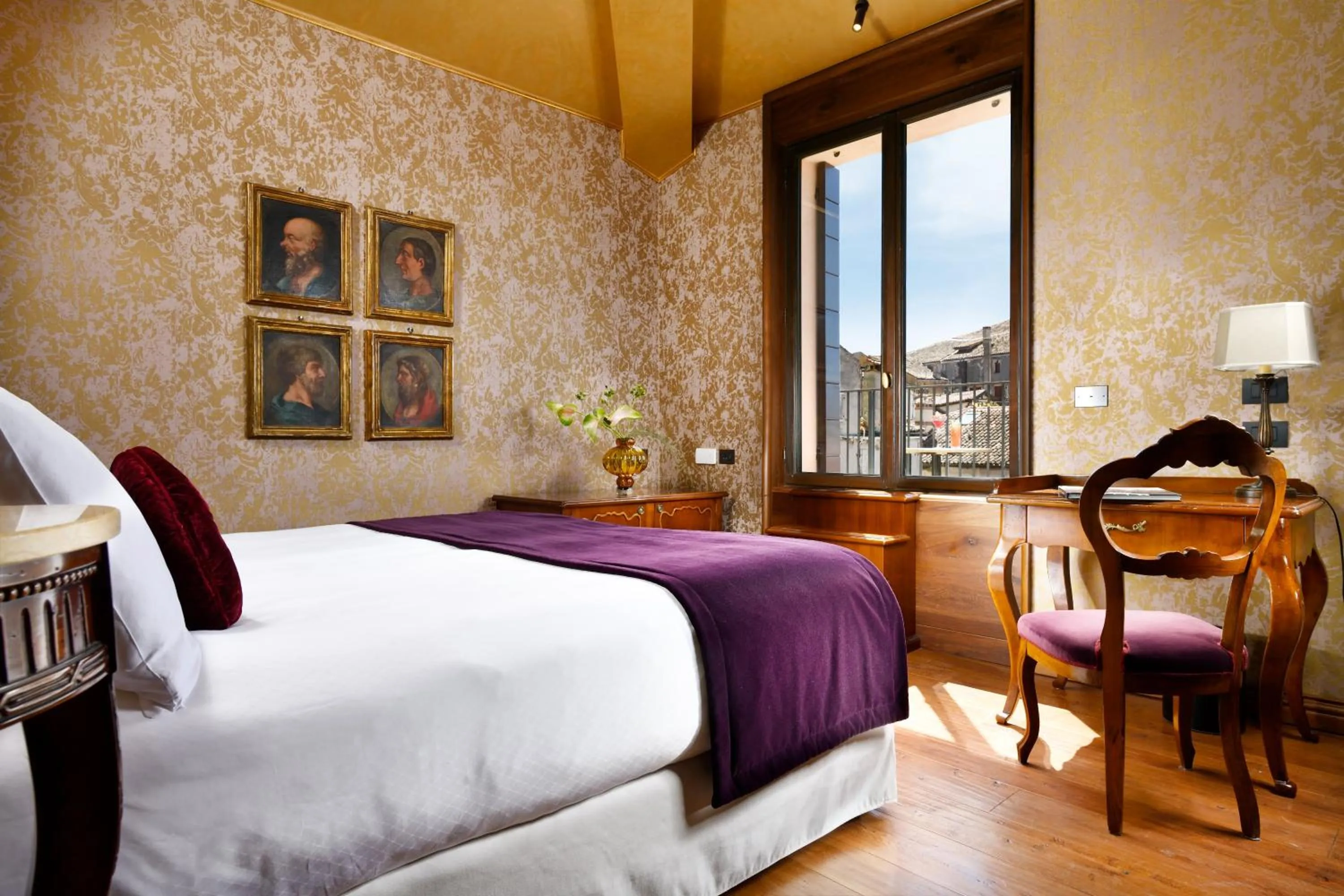 Photo of the whole room, Bed in Palazzo Venart Luxury Hotel