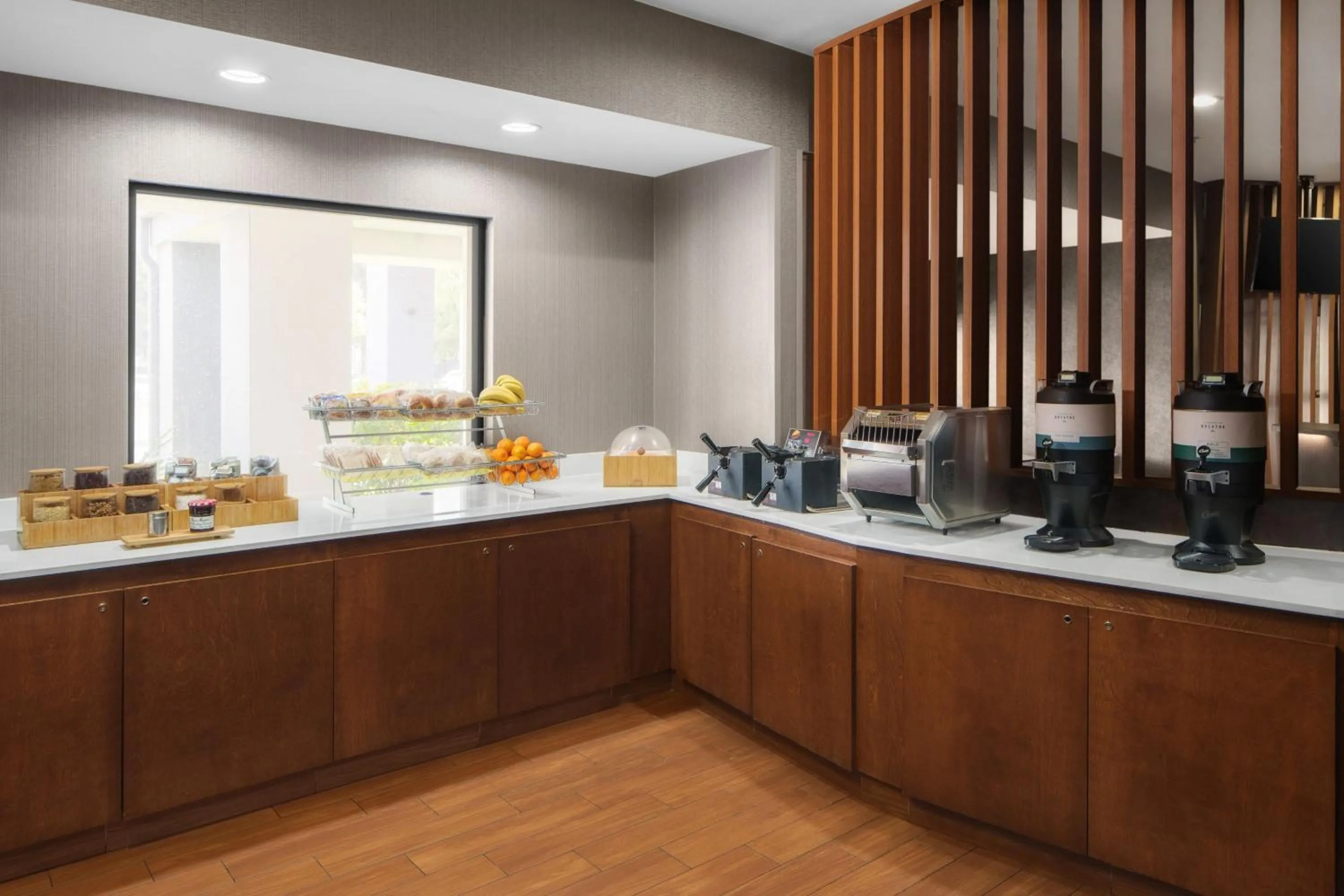 Breakfast in SpringHill Suites Pasadena Arcadia