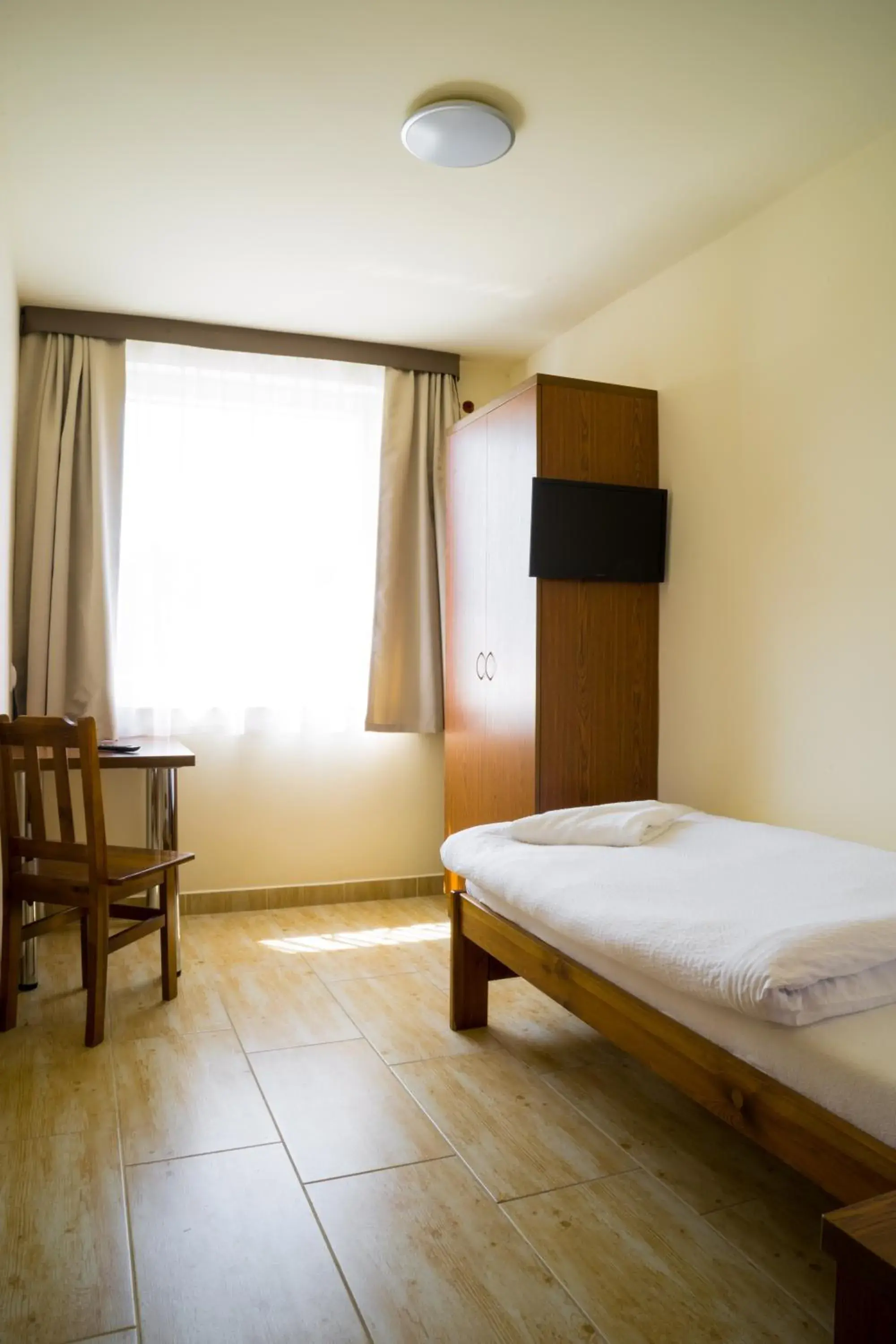 Standard Single Room with Shared Bathroom - single occupancy in ZGODA Kompleks Hotelarski Standard Single Room with Shared Bathroom - single occupancy in ZGODA Kompleks Hotelarski