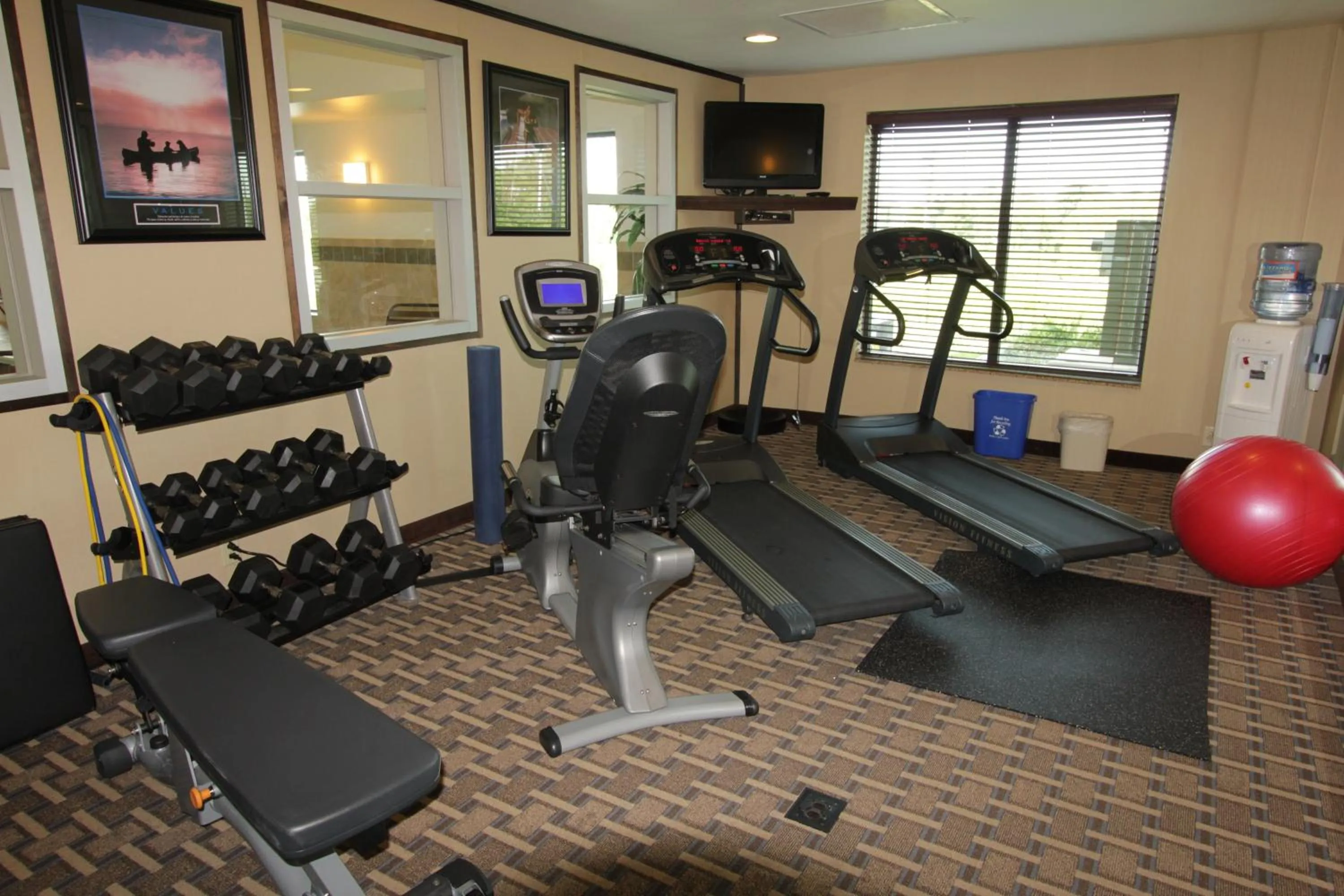 Fitness centre/facilities in Holiday Inn Express & Suites Syracuse North - Airport Area by IHG