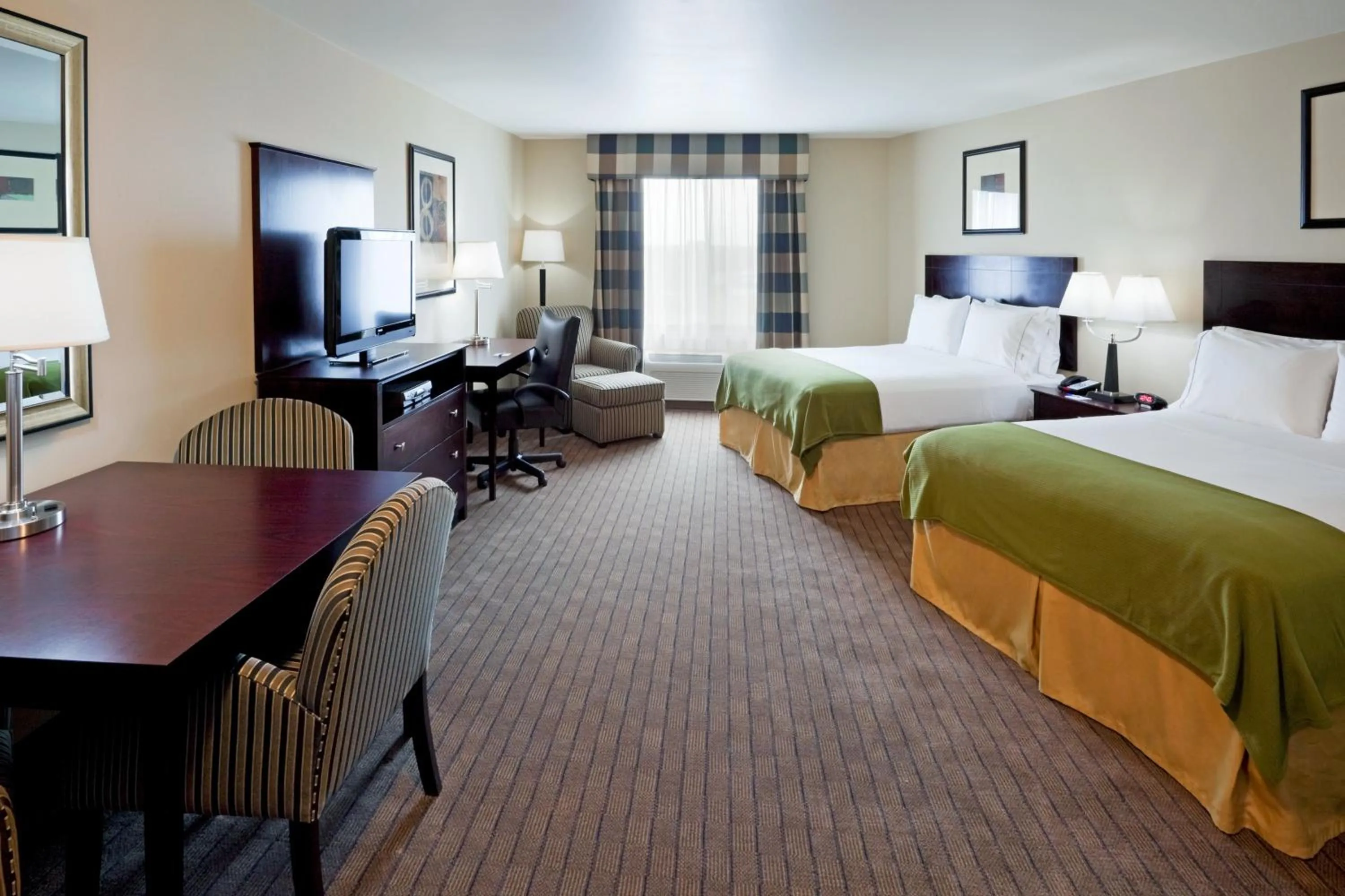 Photo of the whole room, Bed in Holiday Inn Express & Suites Syracuse North - Airport Area by IHG