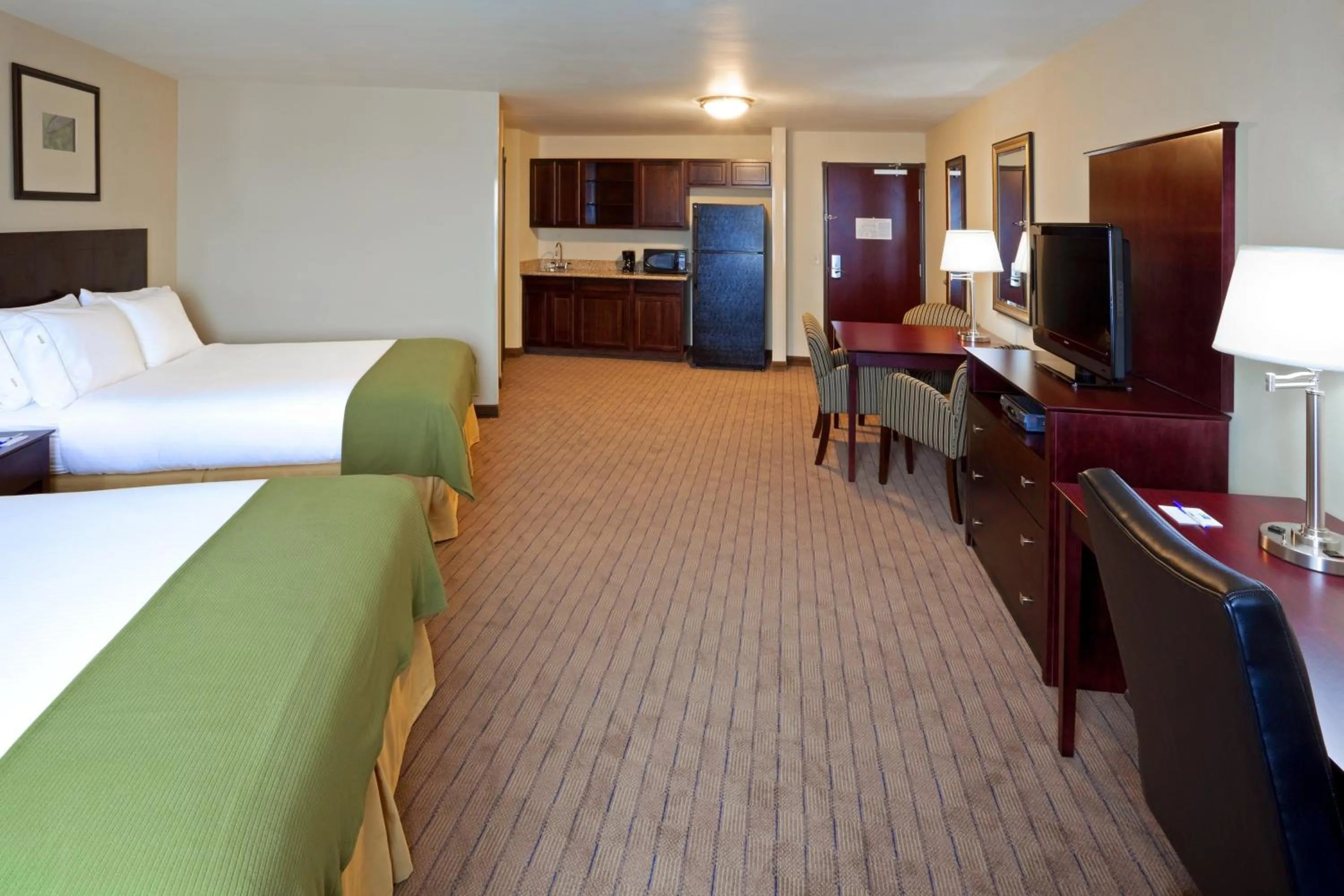 Photo of the whole room, Bed in Holiday Inn Express & Suites Syracuse North - Airport Area by IHG