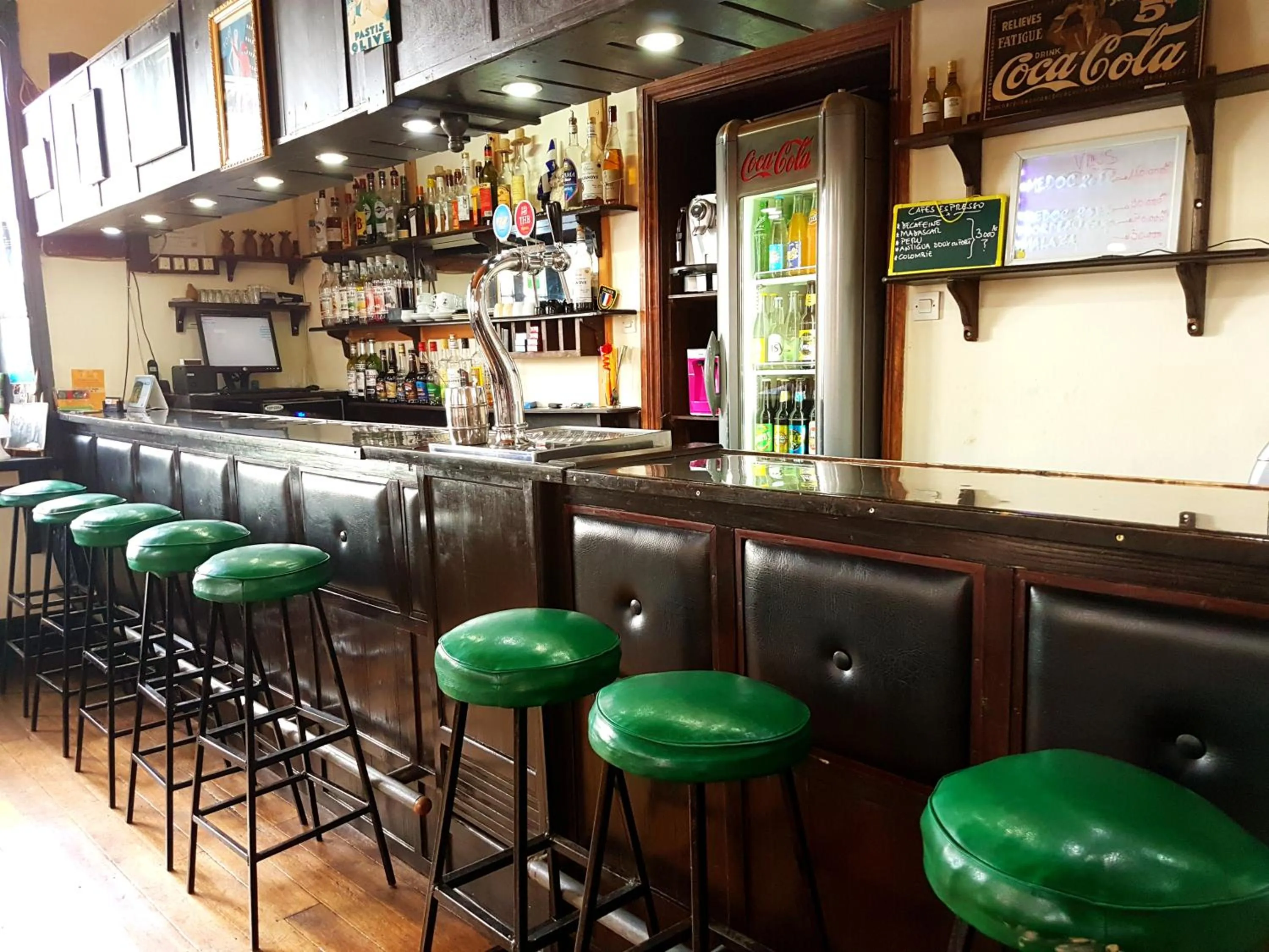 Restaurant/places to eat in Hotel le Trianon