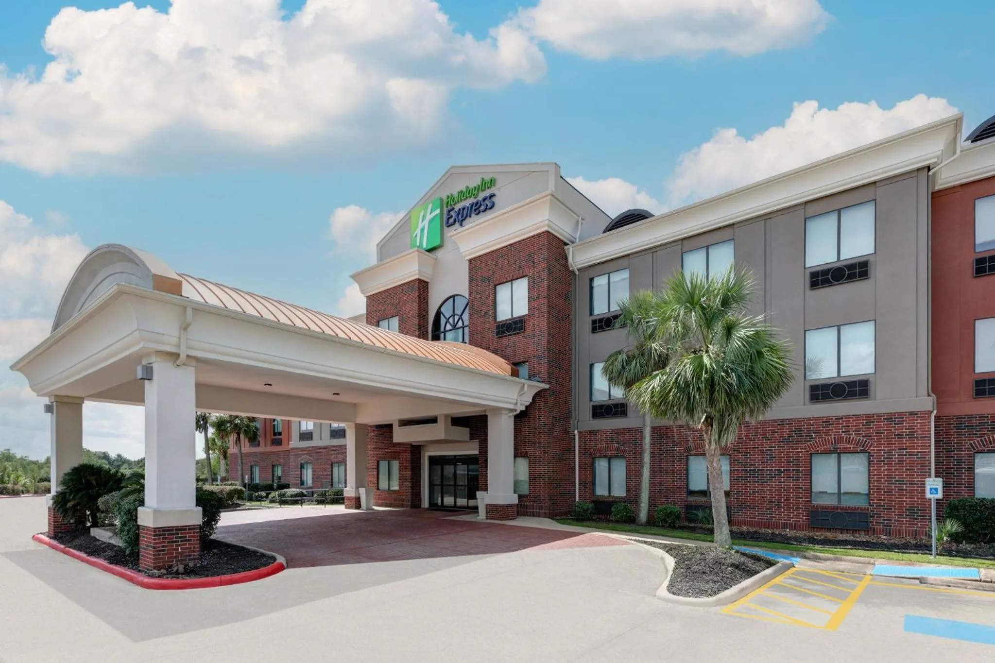 Property building in Holiday Inn Express Hotel & Suites Winnie by IHG