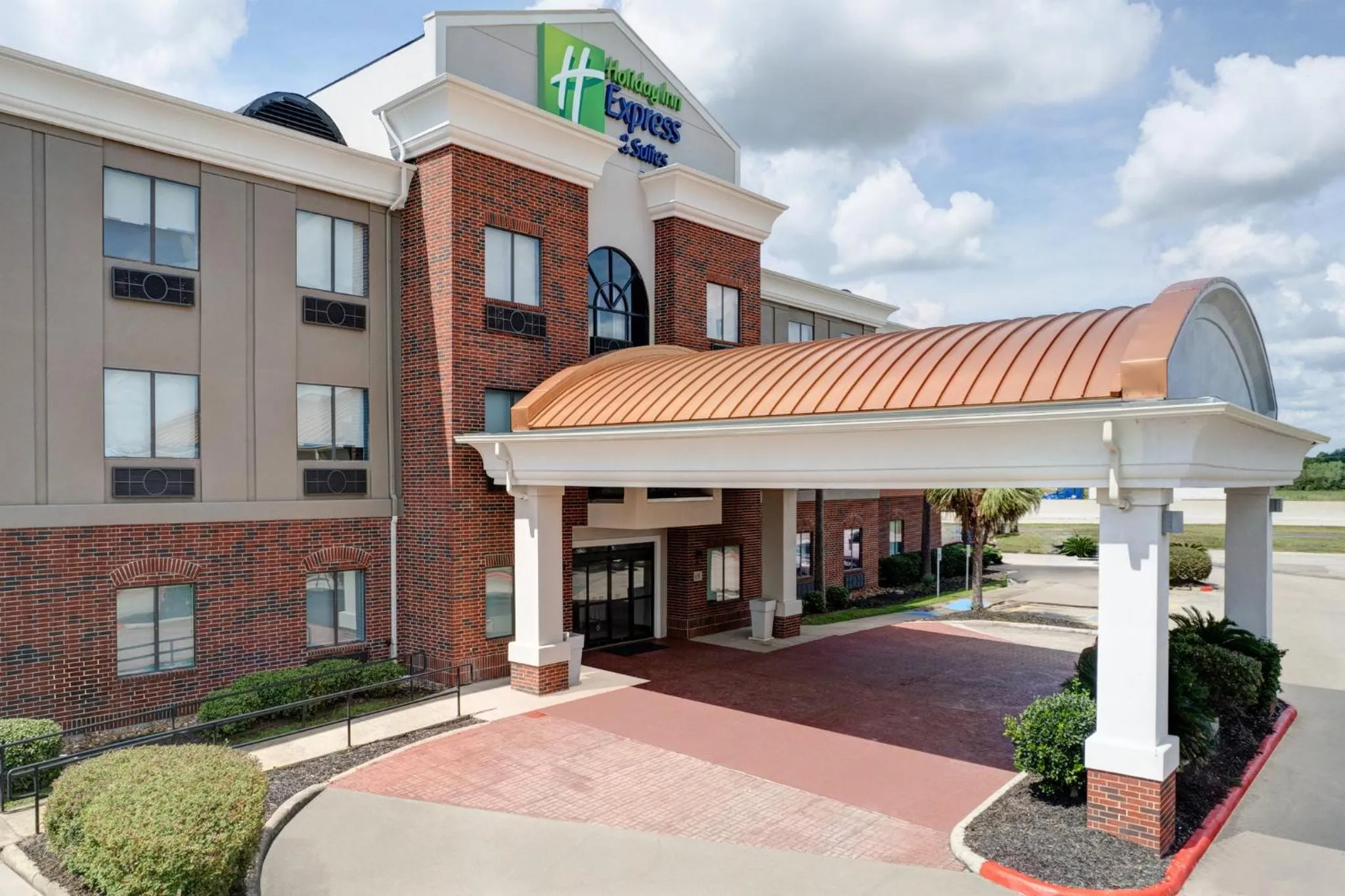 Property building in Holiday Inn Express Hotel & Suites Winnie by IHG