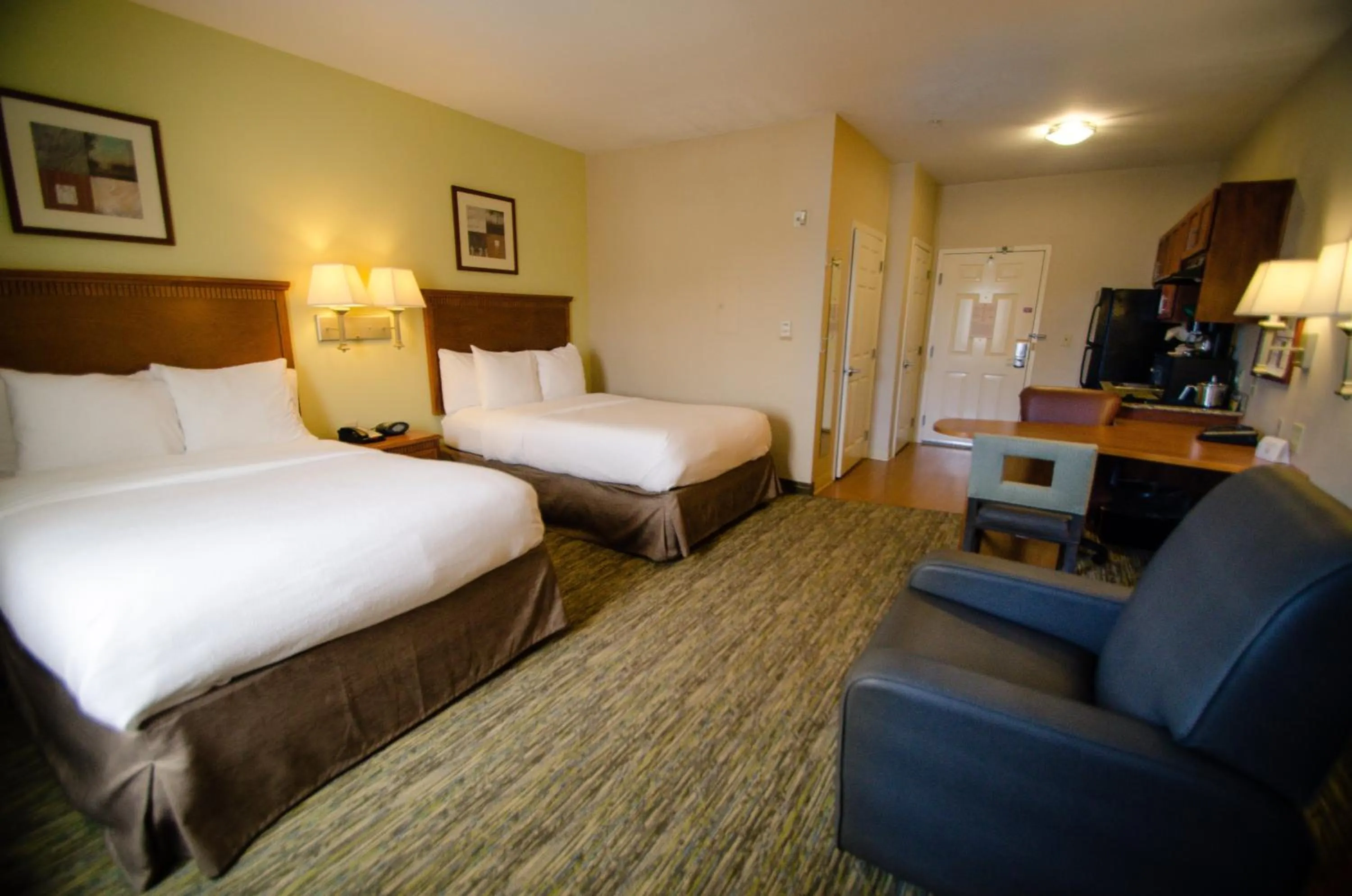 Photo of the whole room, Bed in Candlewood Suites Temple by IHG
