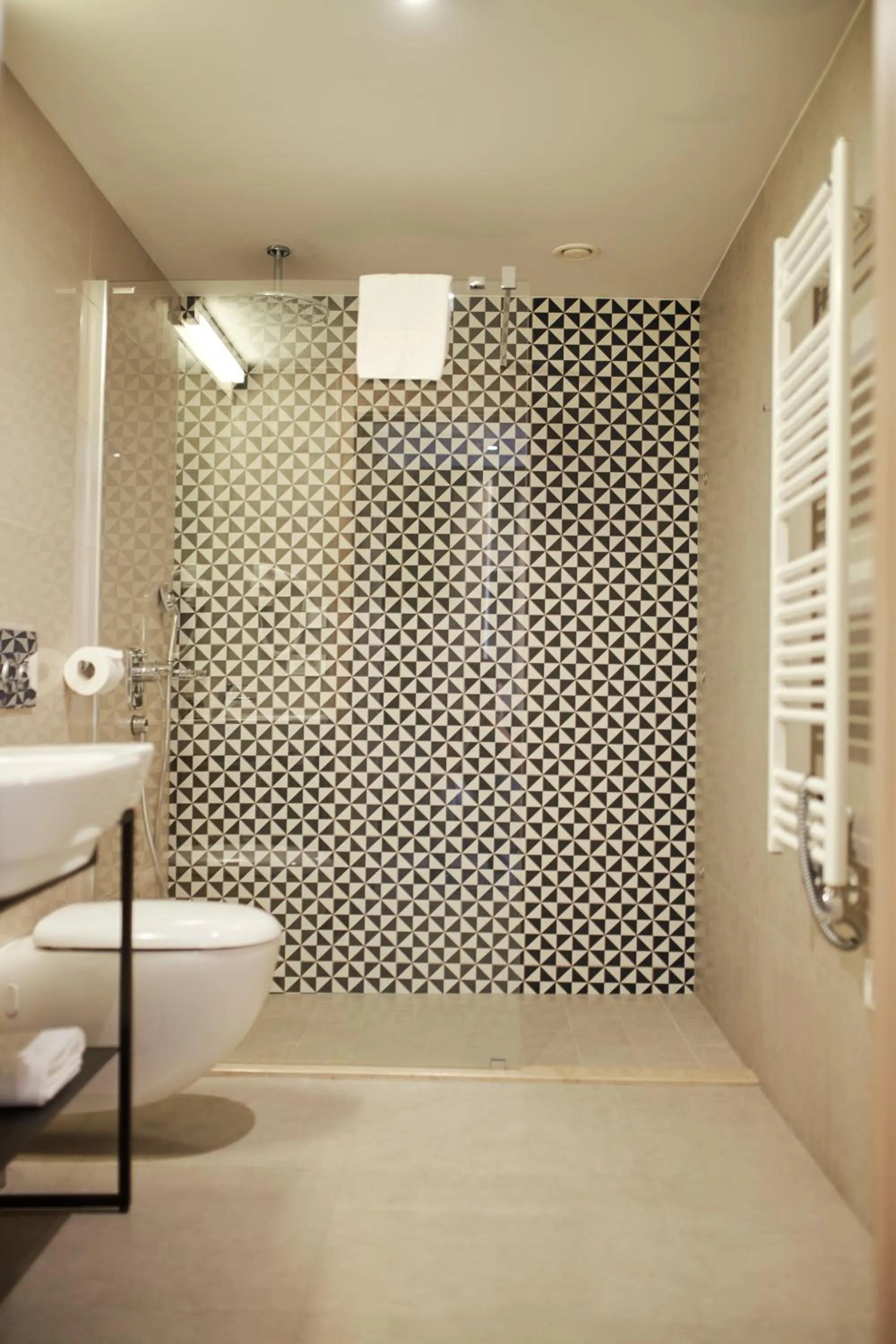 Bathroom in Bristol Aparthotel