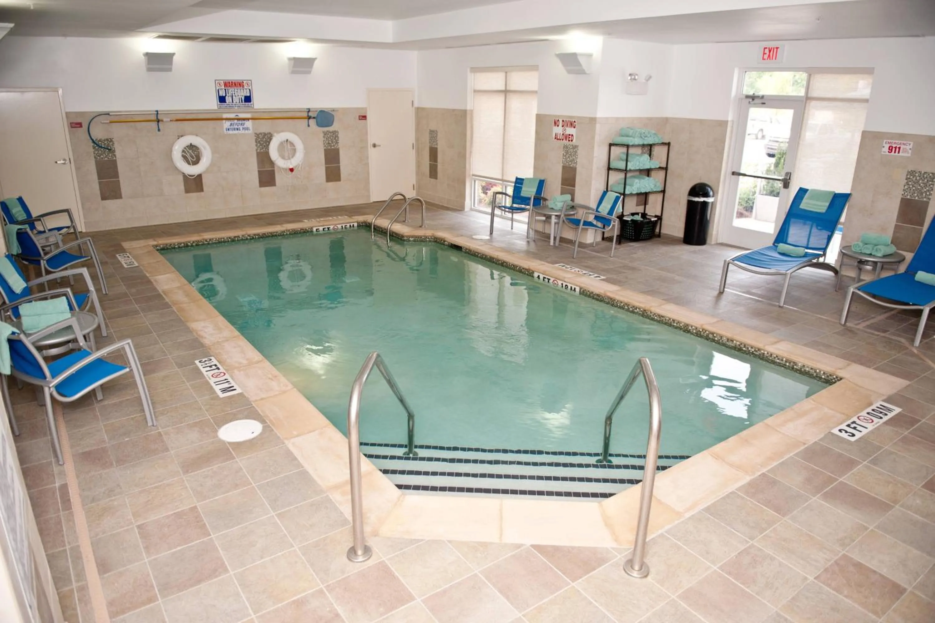 Swimming pool in TownePlace Suites by Marriott Charlotte Mooresville