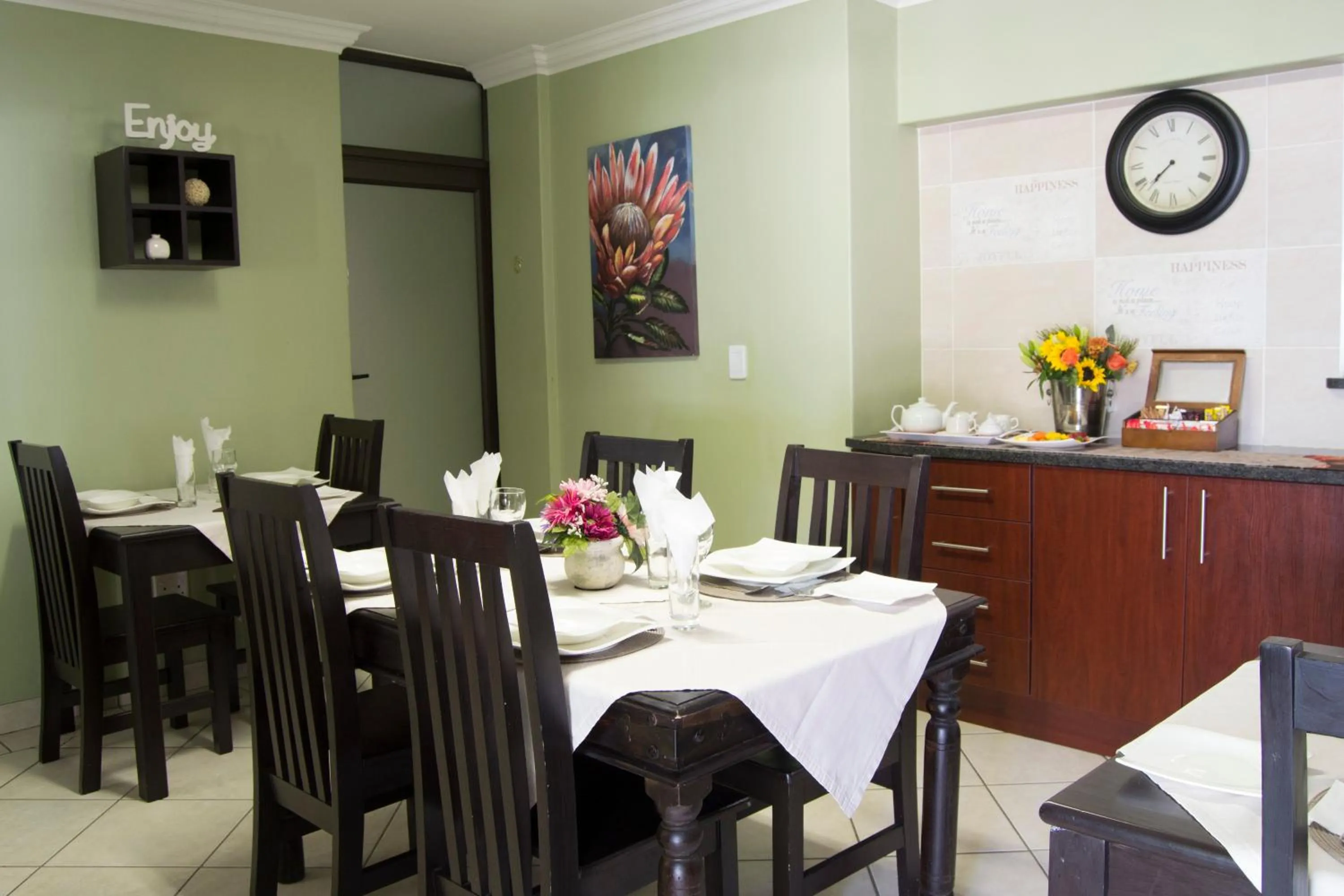 Restaurant/places to eat in The Flower Box Long Term Accommodation