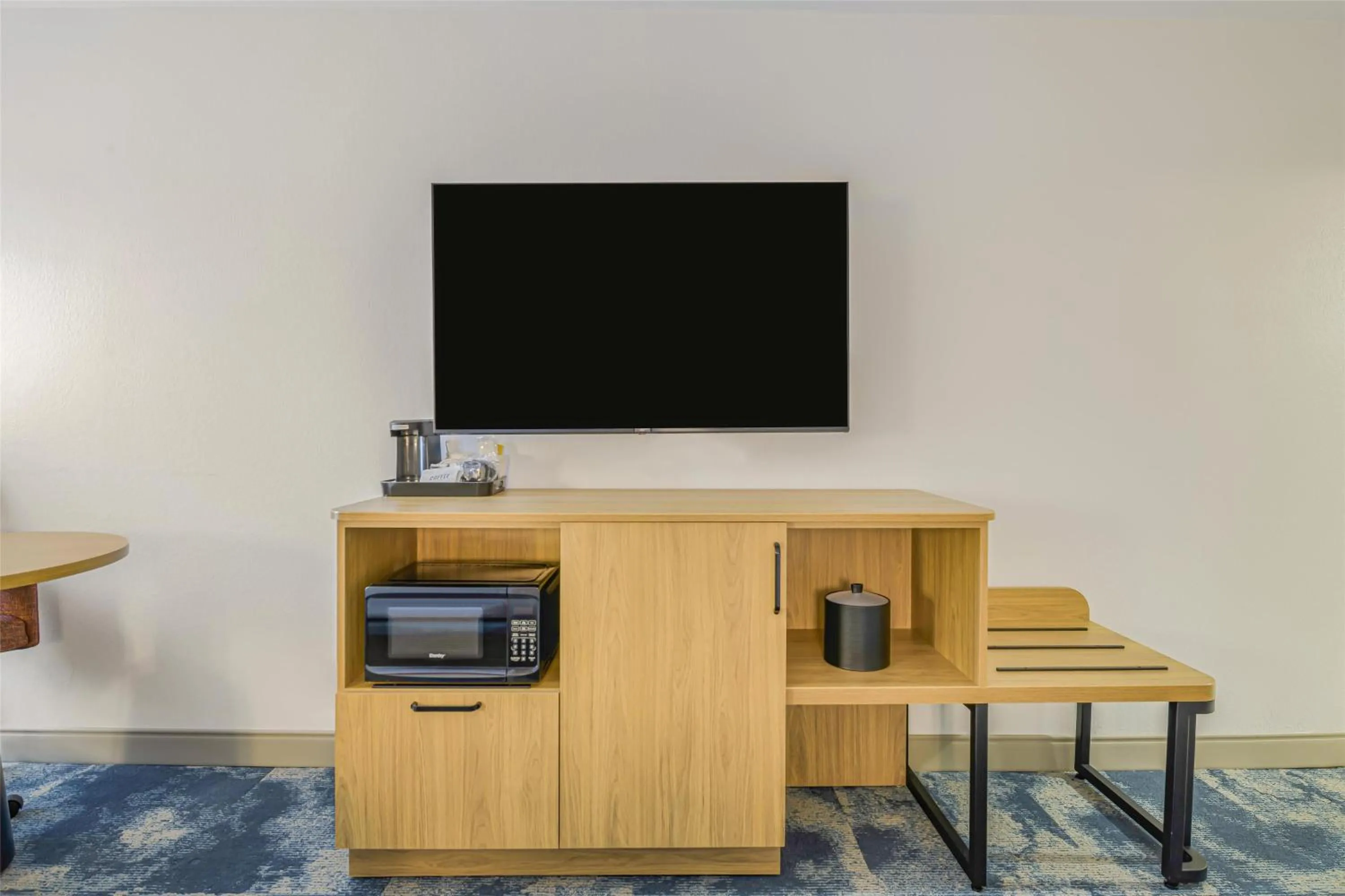 Photo of the whole room in Hampton Inn Huntsville-Arsenal/South Parkway