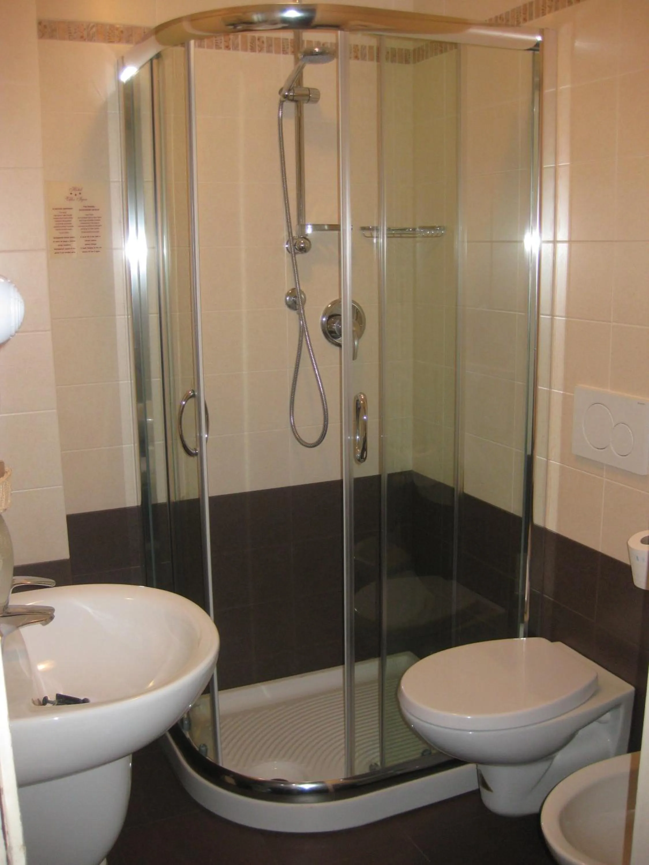 Shower in Hotel Villa Igea